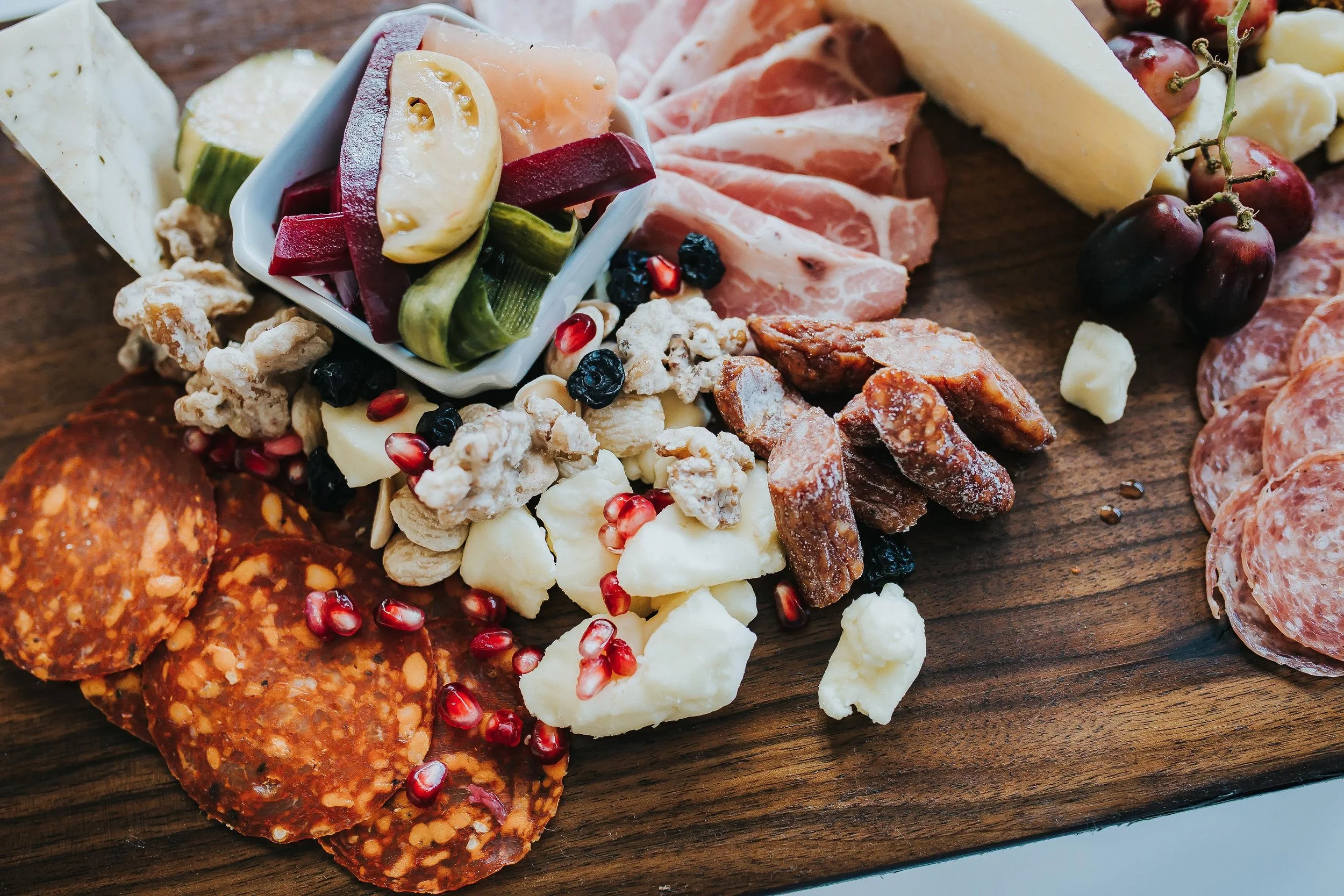 CedarSchoolHiveCateringTroutdalePortlandOregonWeddingPhotographerRebeccaRizzo-106.jpg