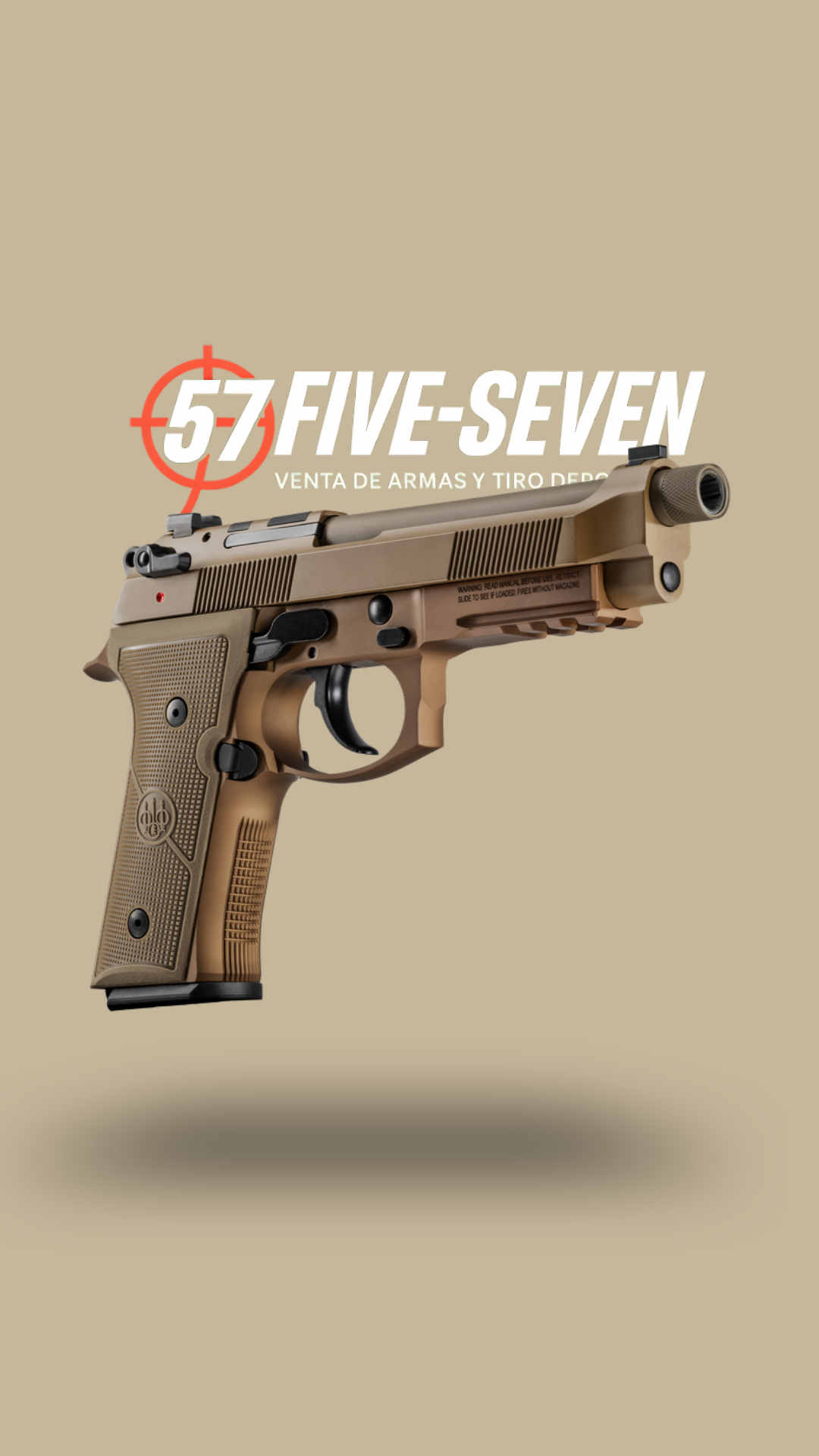 Pistola de color beige en fondo liso. Beretta M9