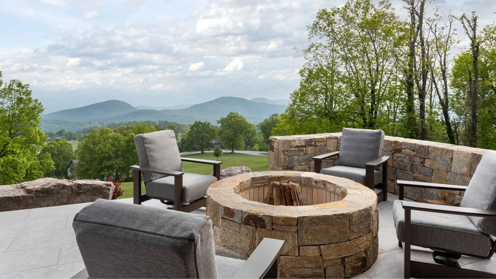 An image of the Snow Ridge fire pit.