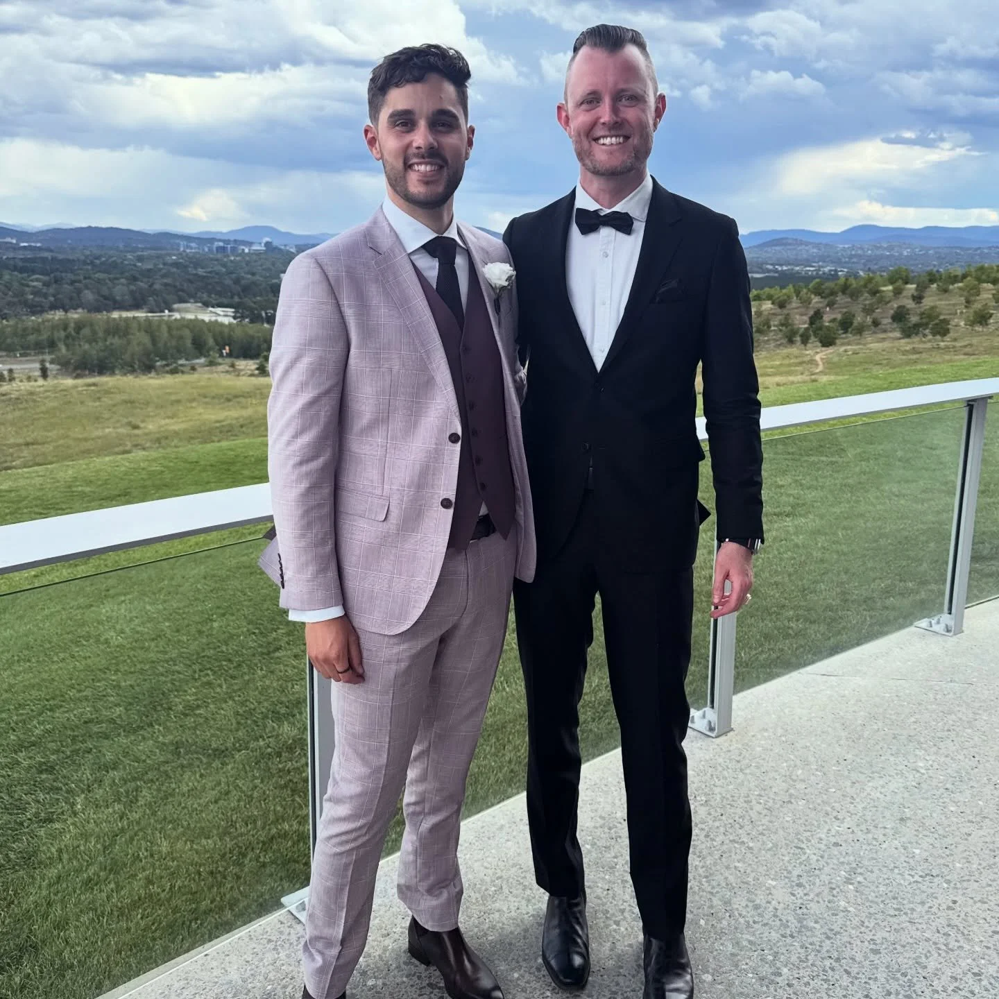 On set for wedding number one for 2026 with my groom, who is also wearing a custom suit from the legendary Rodger Bartholomew!! Honestly iconic. 👔😍

@rodgerbartholomew