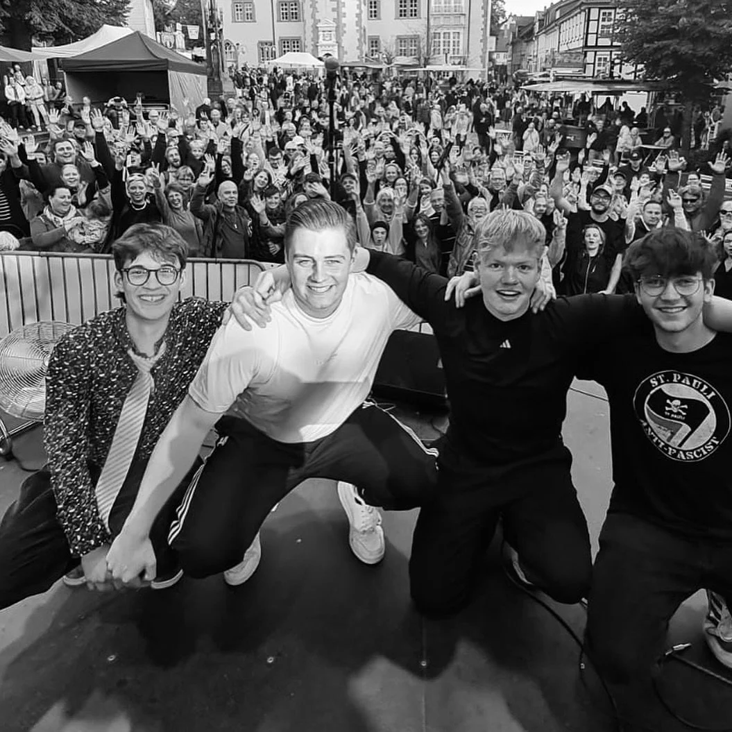 DANKE ALFELD 🧡

Das war das letzte Open Air Konzert von uns in diesem Jahr und dann auch noch so eine geile Stimmung, vielen vielen Dank! 🫶🏼
Wir hatten mega viel Spa&szlig; und hoffen, dass wir uns bald mal wiedersehen (vielleicht ja sogar wieder 