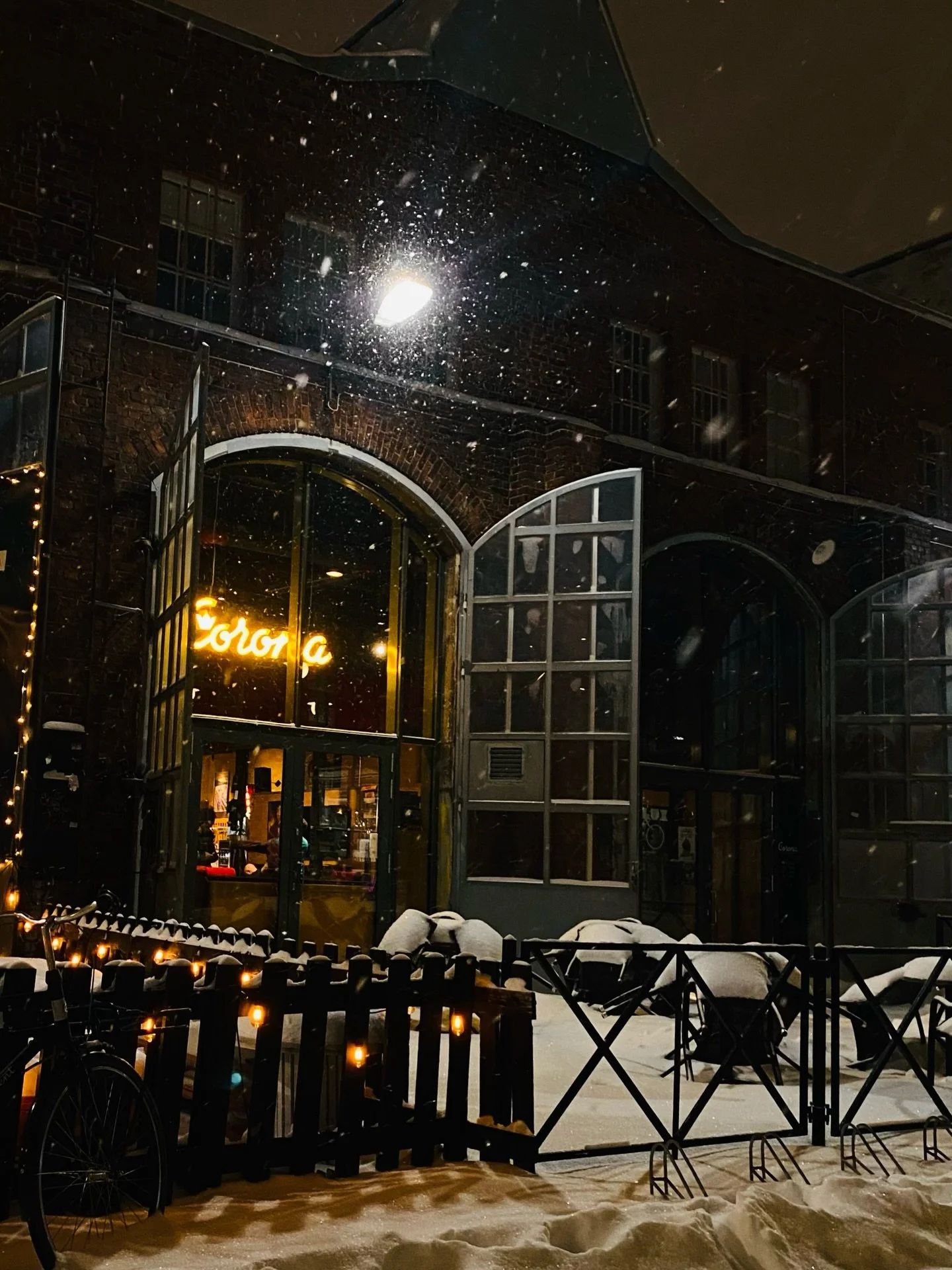 Onpas mahtavan talvisia p&auml;ivi&auml;. &Auml;lk&auml;&auml; j&auml;&auml;tyk&ouml; t&ouml;nk&ouml;iksi, tulkaa l&auml;mmittelem&auml;&auml;n! ❤️⛄️

Talvitunnelmaan sopivat hyvin pelit ja kuuma kaakao. Coronasta l&ouml;ytyy biliksen ja dartsin lis&