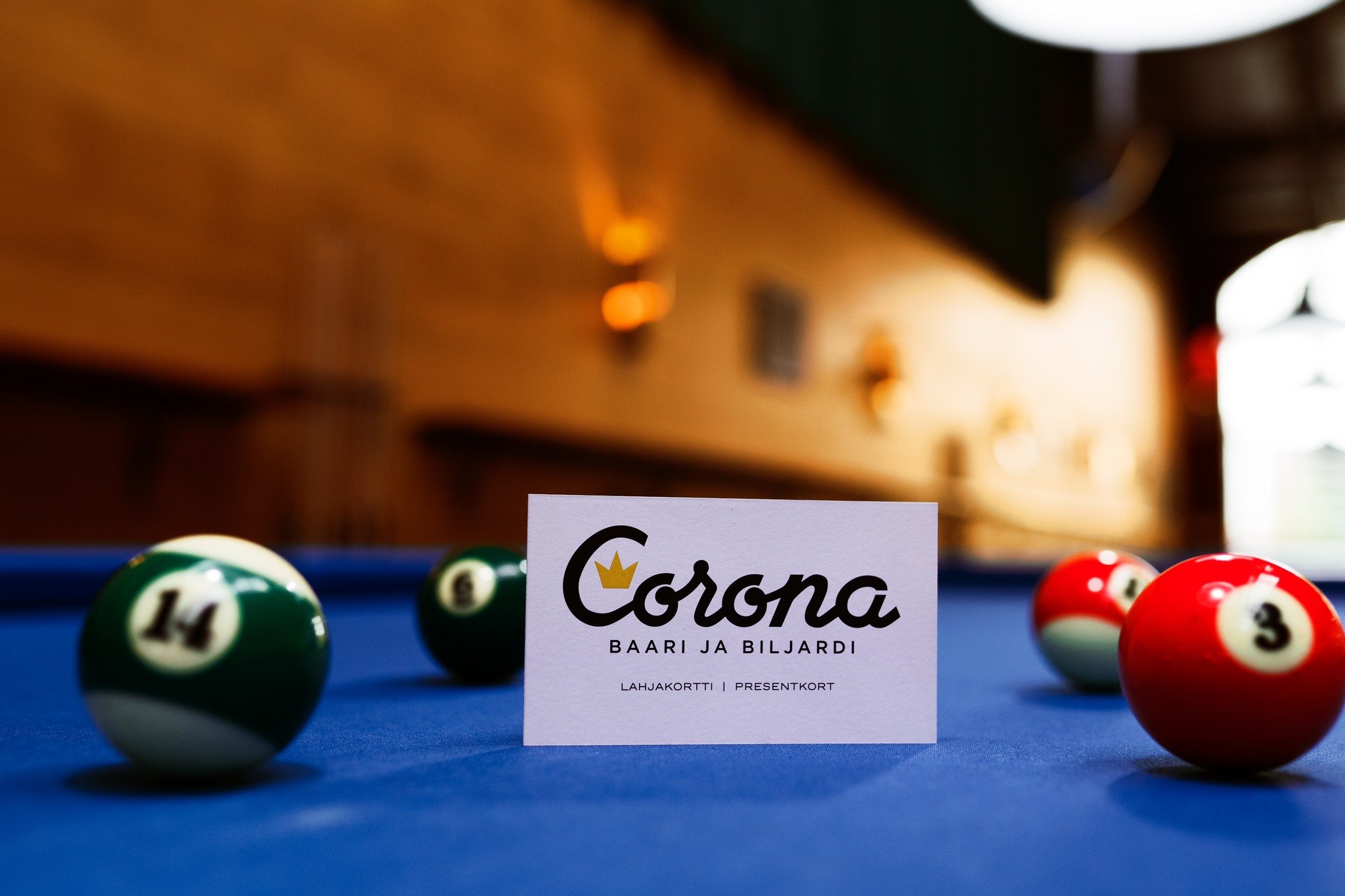 Corona Baarin bilislahjakortti on paras joululahja oman el&auml;m&auml;ns&auml; biljardisankarille! 🎁🎱

Helppoa, aineetonta ja varmasti mieluisaa. Lahjakorttiin saa valita haluamansa summan ja se on voimassa yhden vuoden ajan. 

Muista my&ouml;s Co