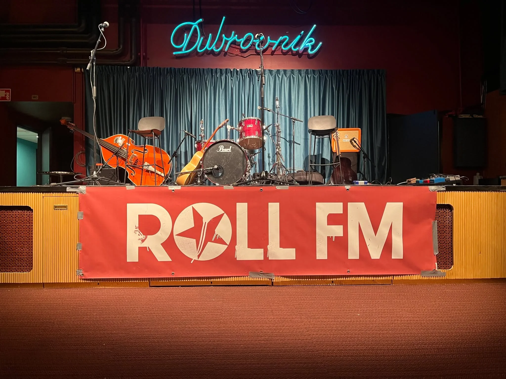 T&auml;n&auml; perjantaina 27.3. Dubrovnikin puolella ROLL FM 10-vuotissyntt&auml;ribileiden jatkot! 

Esiintym&auml;ss&auml; Rockin' 8 BALLS, The Lovematches ja Vornan veljekset. Paikalla my&ouml;s RollFM-deejiit. Viime kerralla tilaisuus sai suuren
