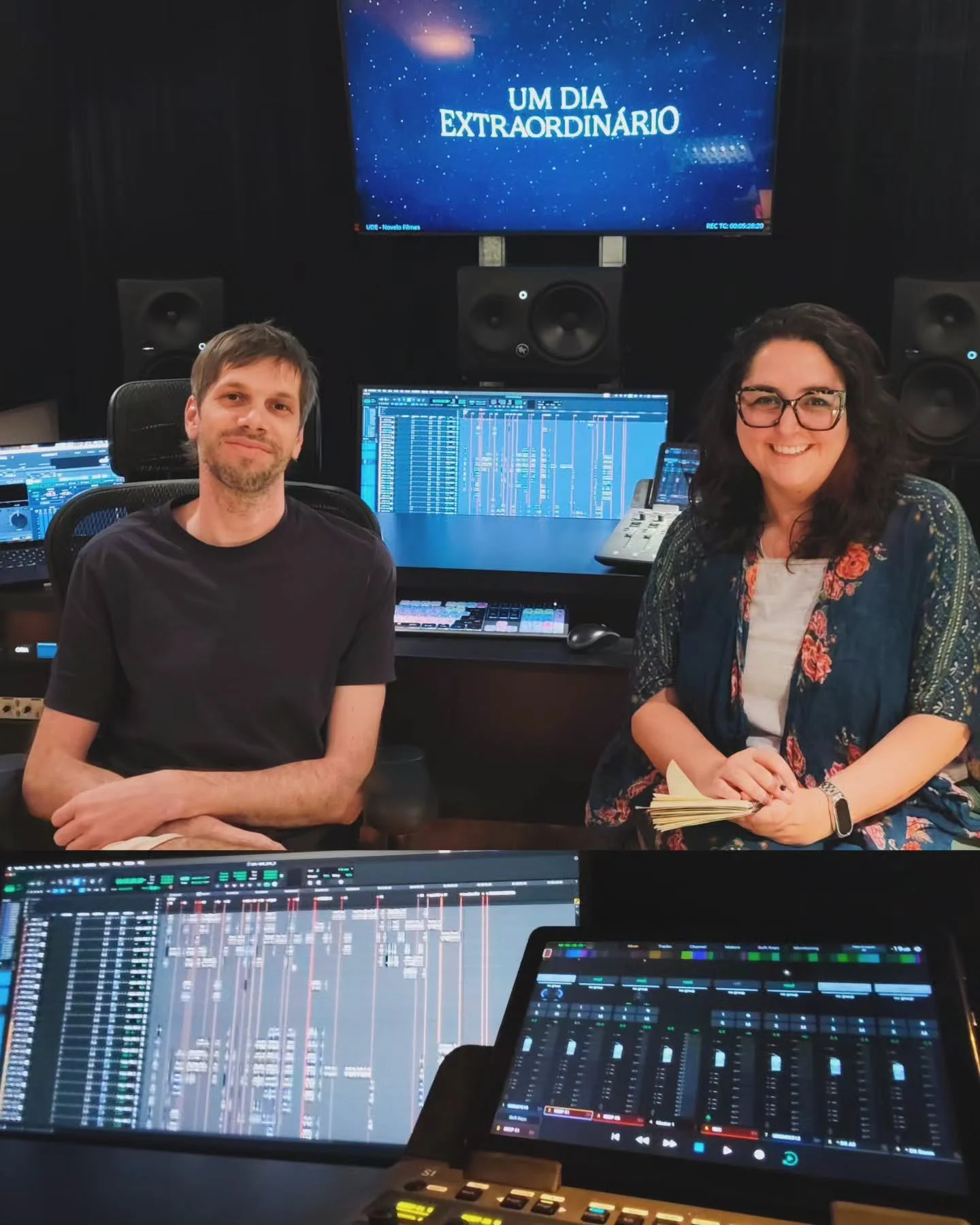 Hoje encerramos a mixagem do "UM DIA EXTRAORDIN&Aacute;RIO", filme que logo logo voc&ecirc;s poder&atilde;o assistir nas suas telas! 

Na foto tirada na @gogo_musicaesom est&atilde;o a diretora @cintiadomitbittar e @tiagobello_, respons&aac