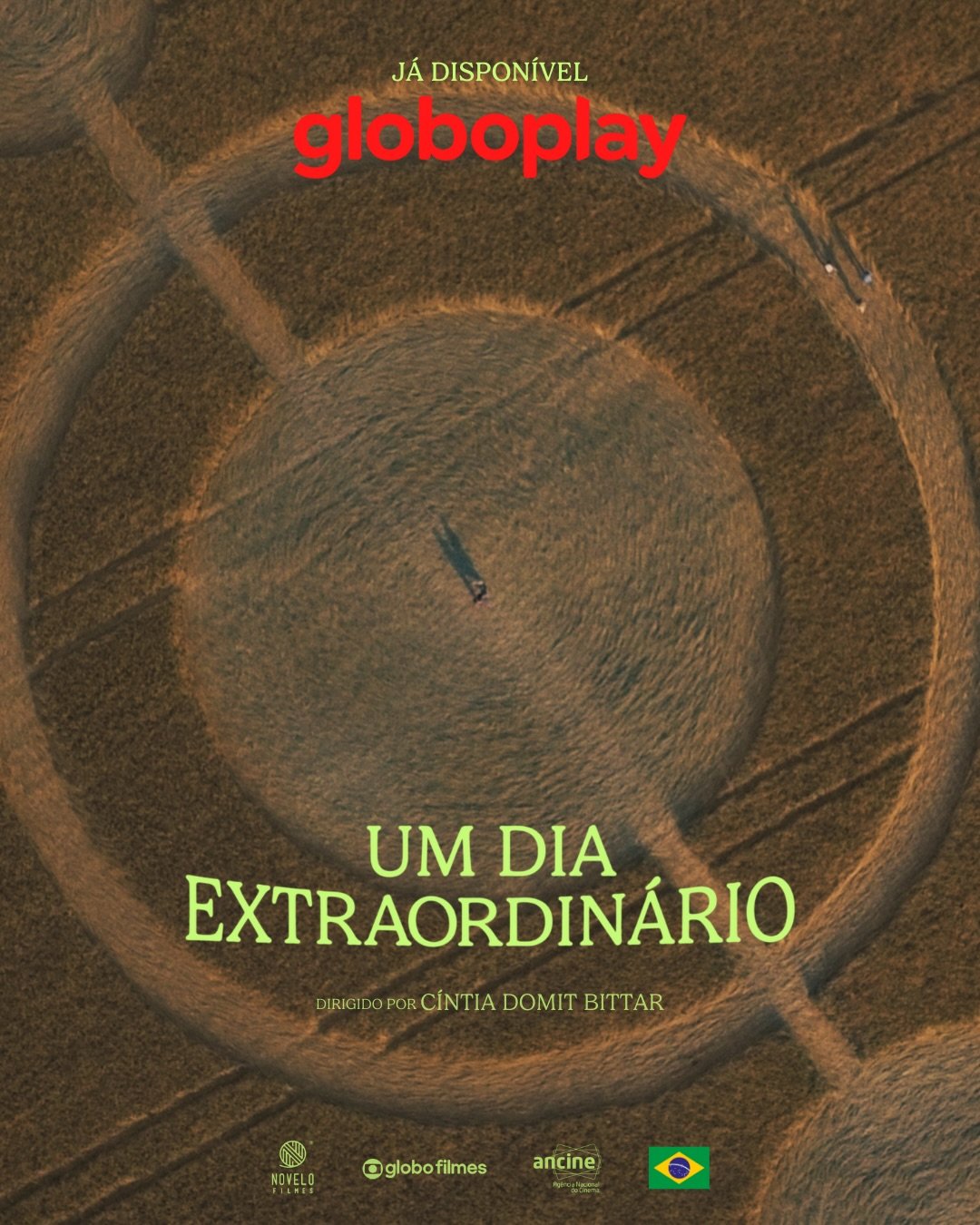 Hoje &eacute; UM DIA EXTRAORDIN&Aacute;RIO na Globoplay! Nosso filme ficar&aacute; dispon&iacute;vel na plataforma at&eacute; 31/01! 

A rotina da jovem agricultora Moira &eacute; abalada pela apari&ccedil;&atilde;o de um agroglifo em sua pequena faz