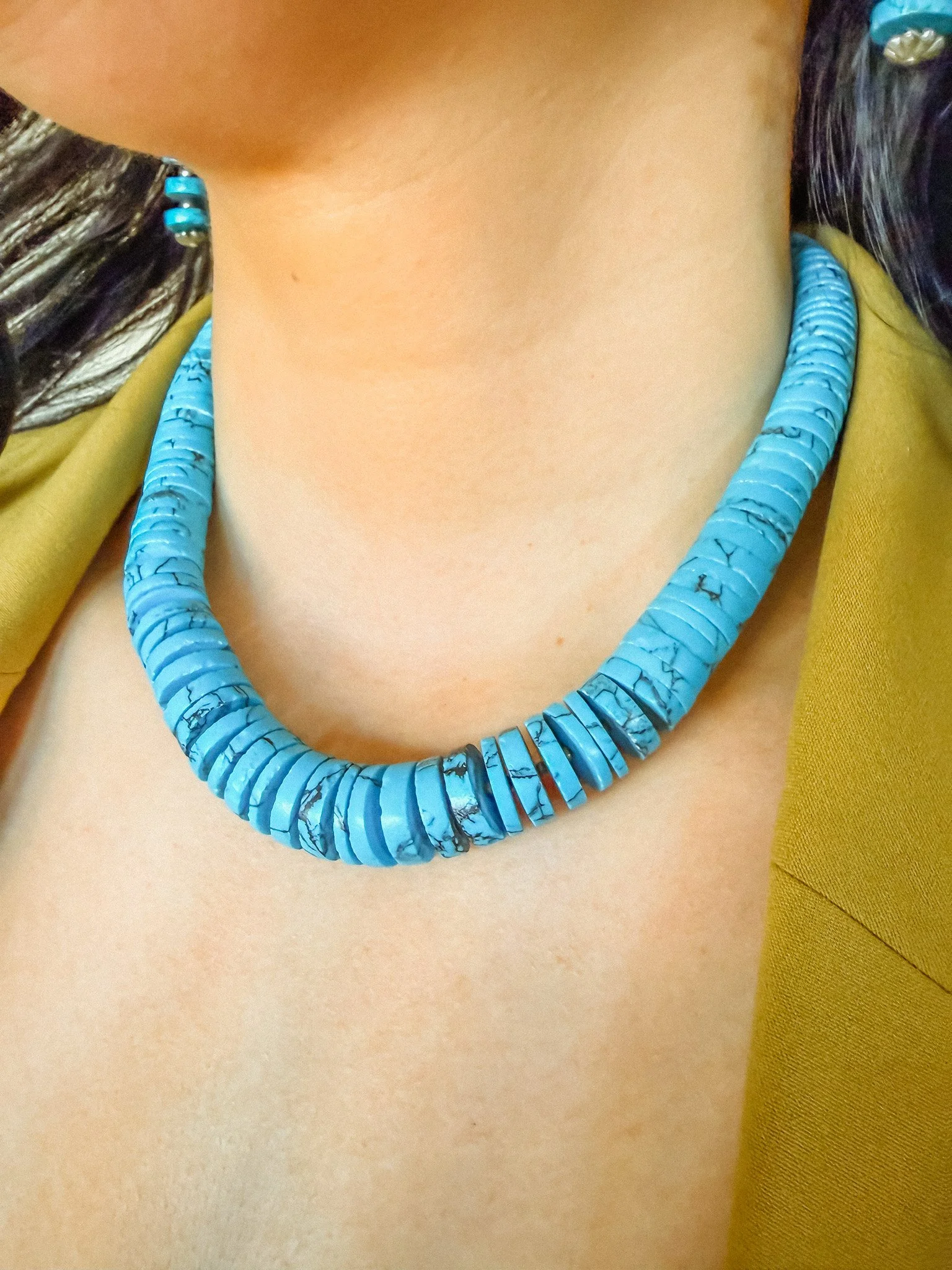 Graduated Turquoise Disc Necklace
