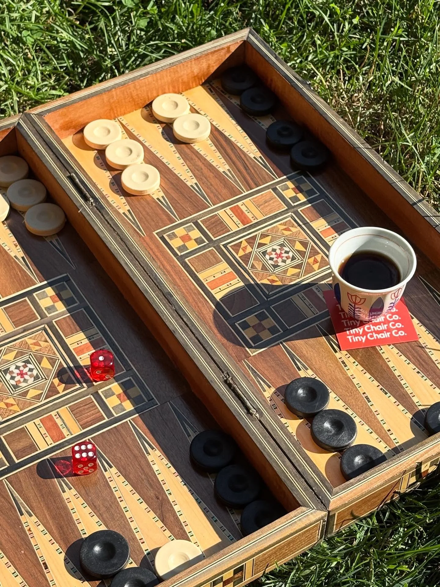 Our Arab upbringings taught us that a cup of tea and a good game - especially with a pretty board - is what life is all about. So here’s a fun little post combining our love for geometric patterns found in the games we grew up playing. 
Come c