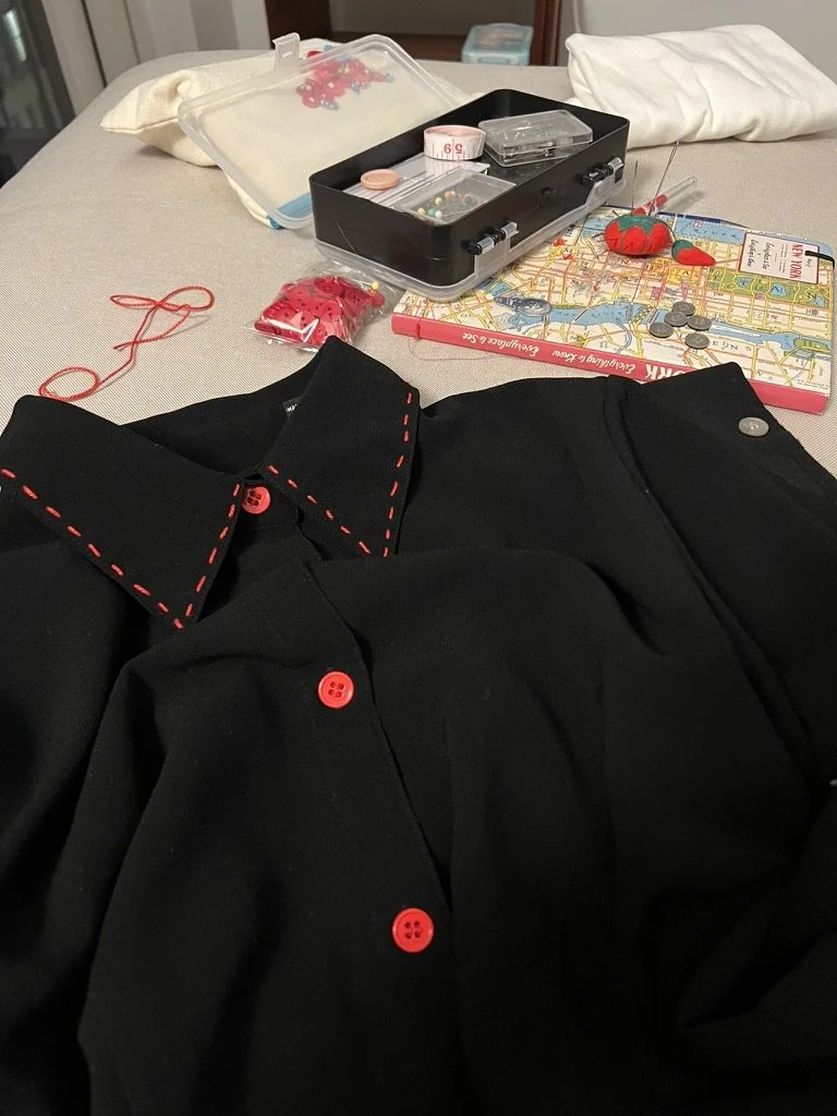 Black shirt with red details.