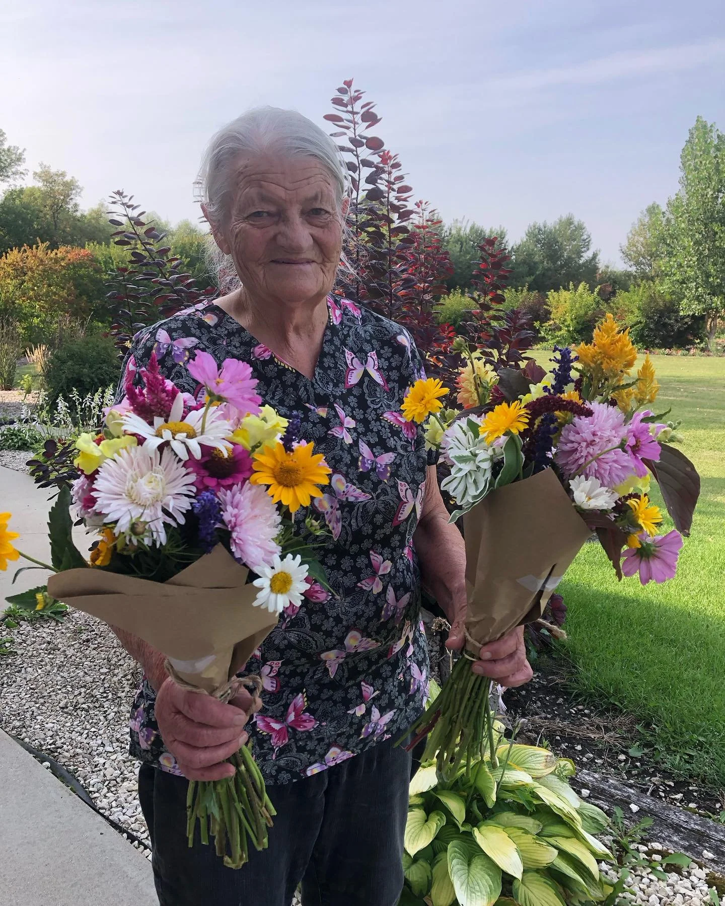 My mama loves all the flowers, every color all mixed together. Off to deliver to her friends. Thank you mom and dad for everything you do for us. #lovemomanddad❤️#flowerfarm#BurwaldeBlooms