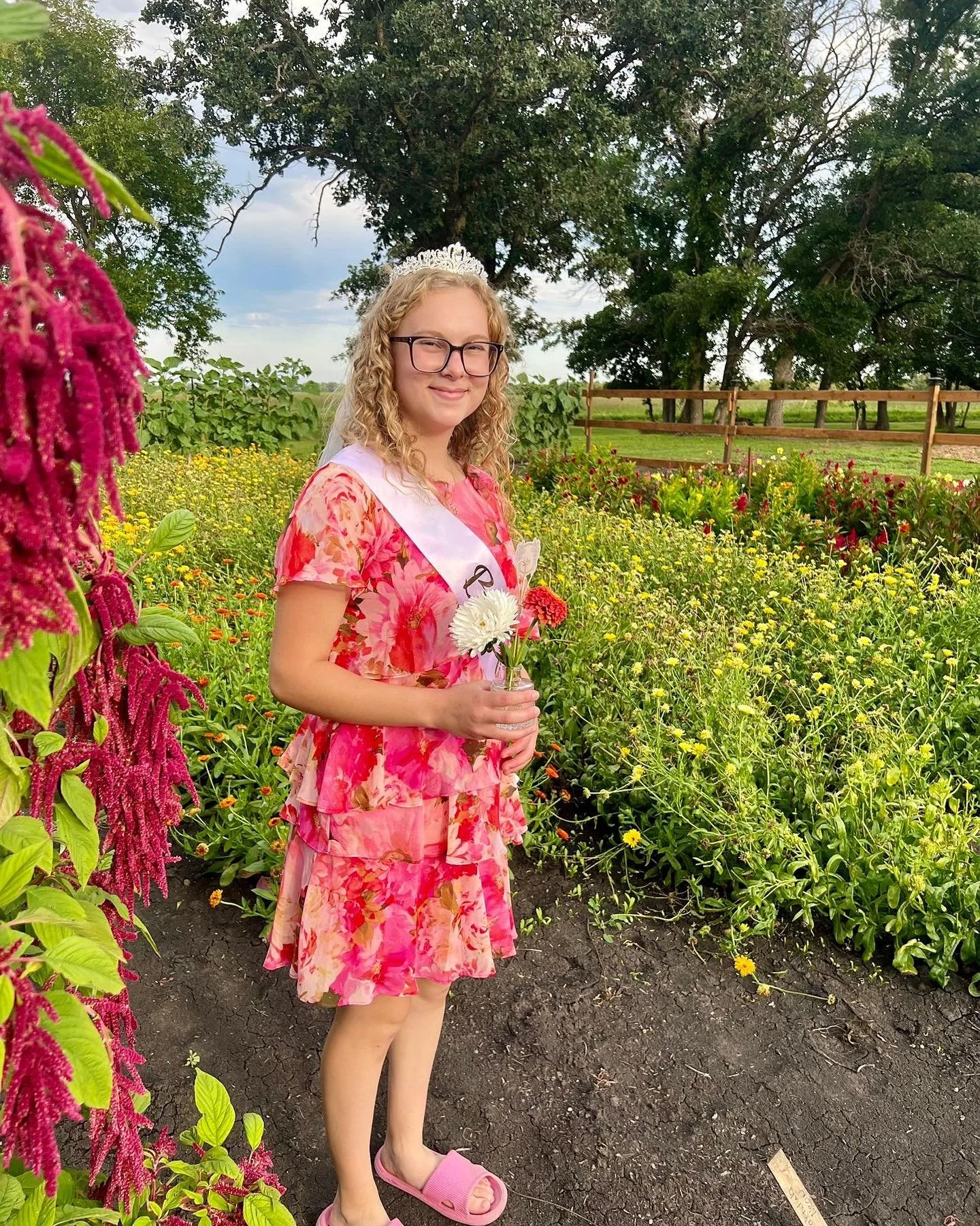 Celebrated beautiful bride Ester with a garden tea party bridal shower. So many lovely ladies, each made their own bouquets. Enjoyed a delicious tea party. So fun!!! #BurwaldeBlooms#bridalshower#flowerfarm#teaparty#gardenparty