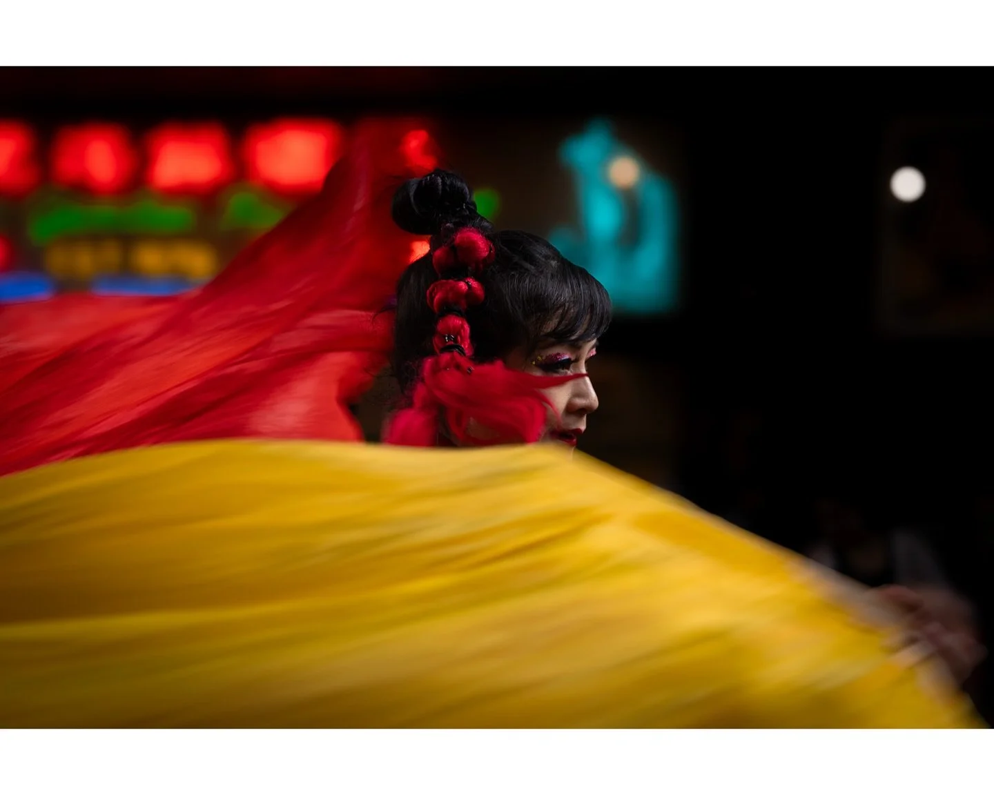 In Flow
.
.
.
#flow #china #dance #dancer #chinese #streetphotography #yellow #red #chinatown