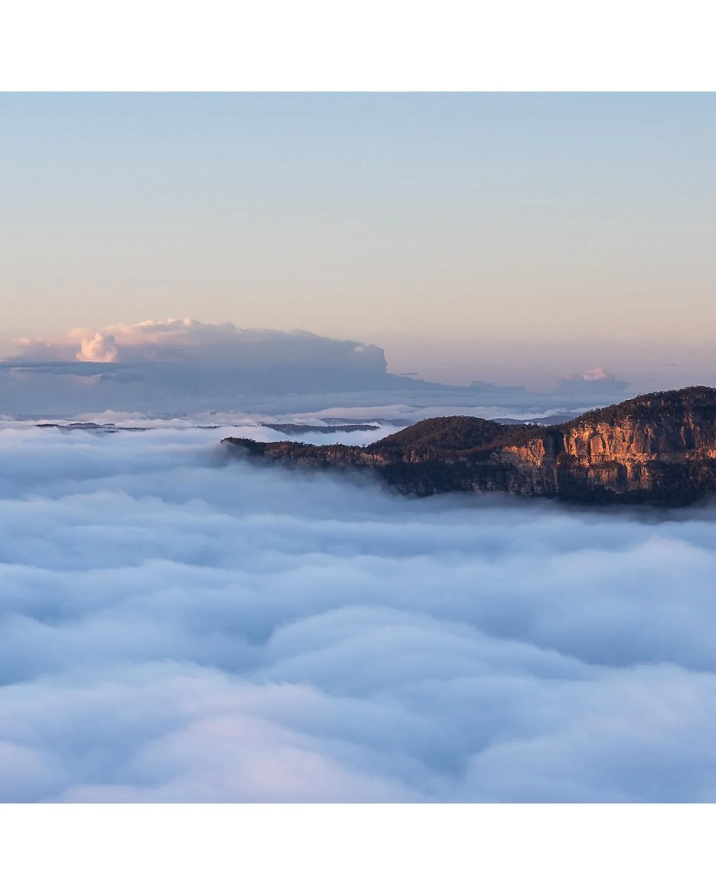 Solitude
.
.
.
#mountain #mountains #mist #sunrise #landscape #landscapephotography #nature #naturephotography #sky #clouds