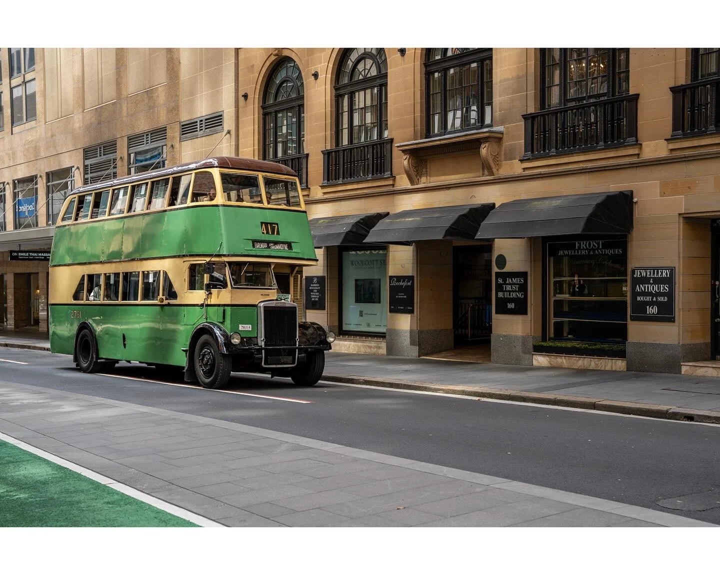 Transport
.
.
.
#streetphotography #bus #transport #green #photography #citylife