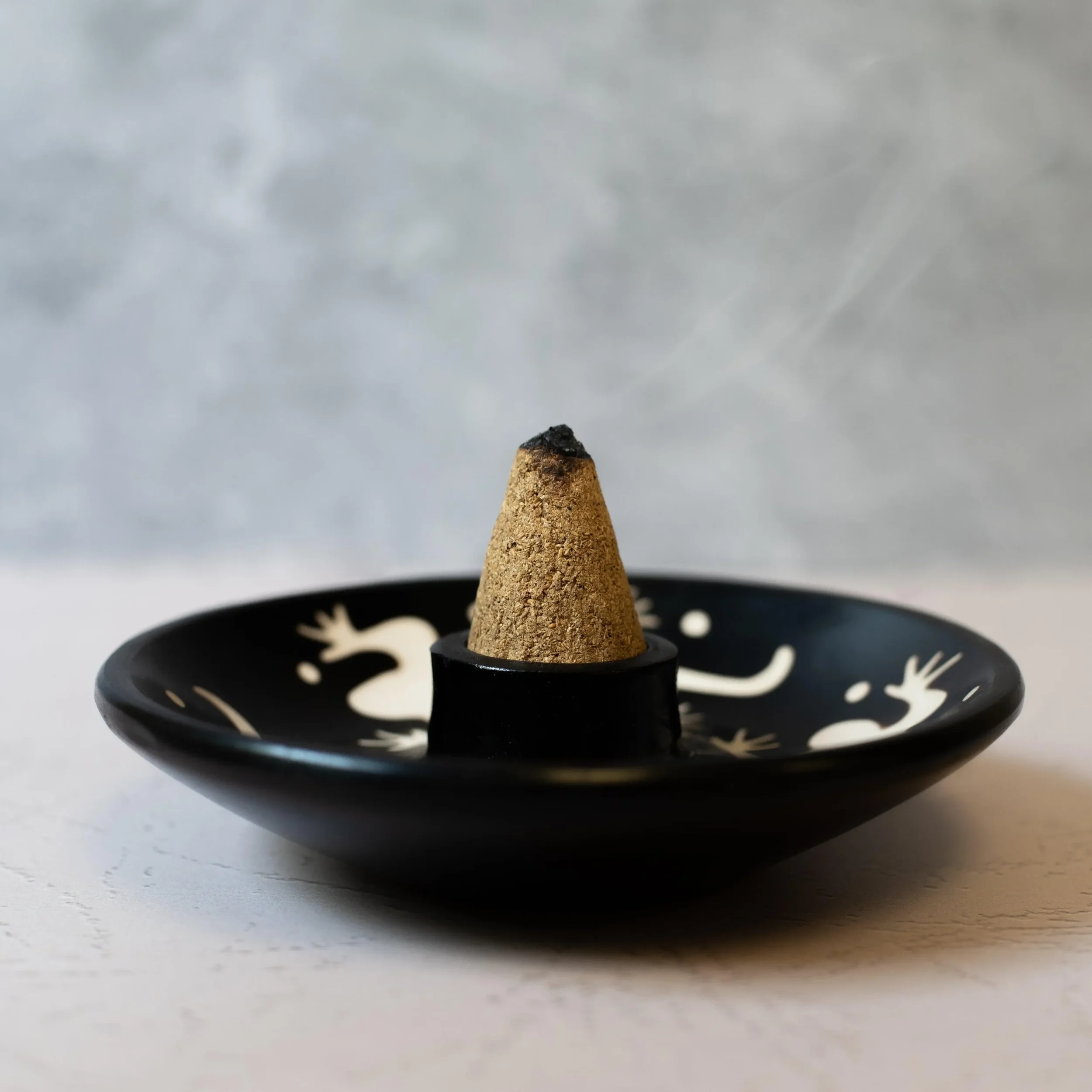 palo-santo-incense-cones-luna-sundara-4.webp