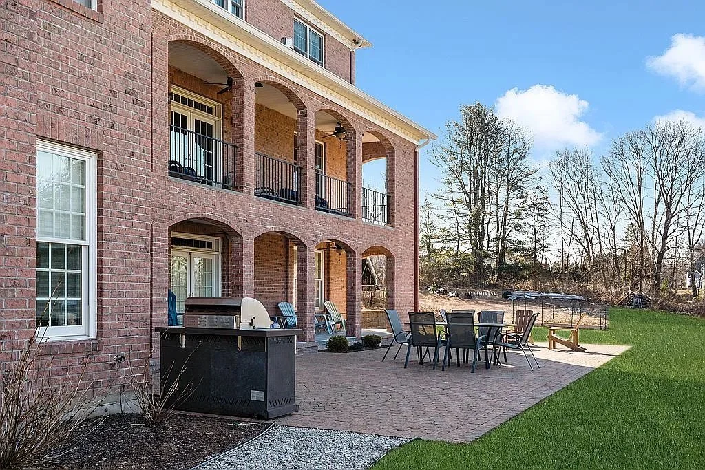 rear patio 3.jpg
