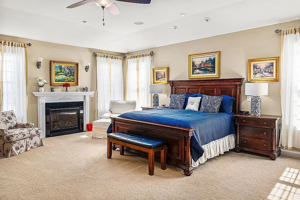 master bedroom.jpg