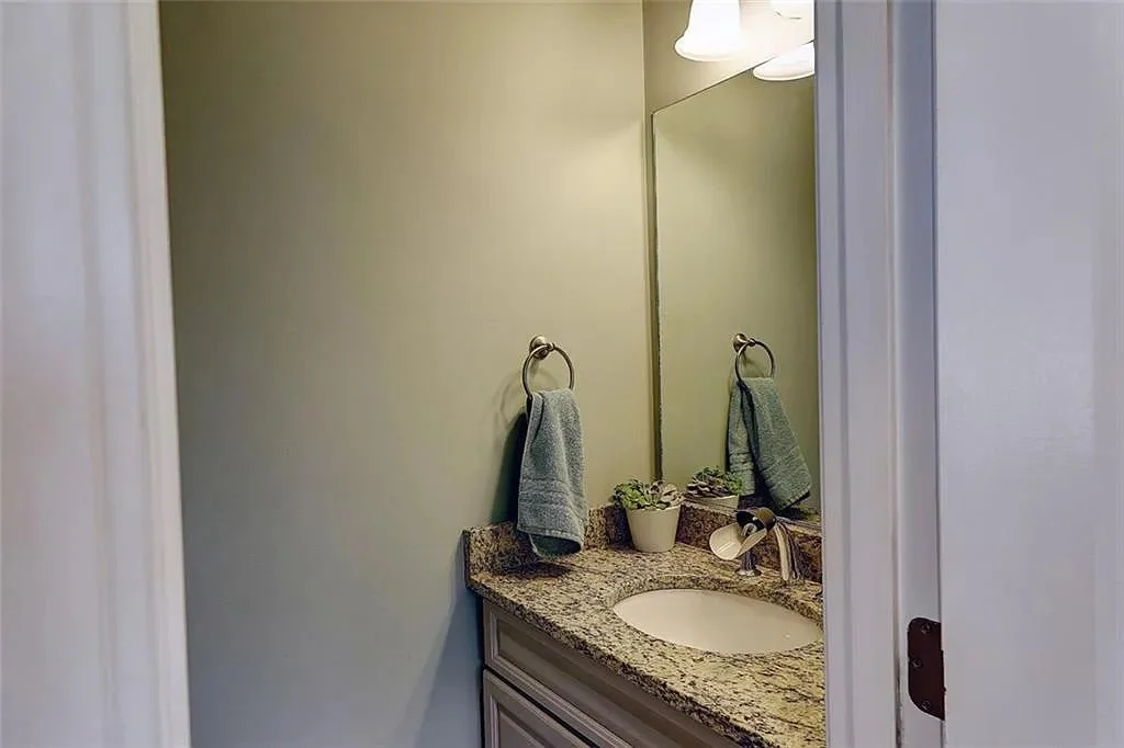 powder room.jpg