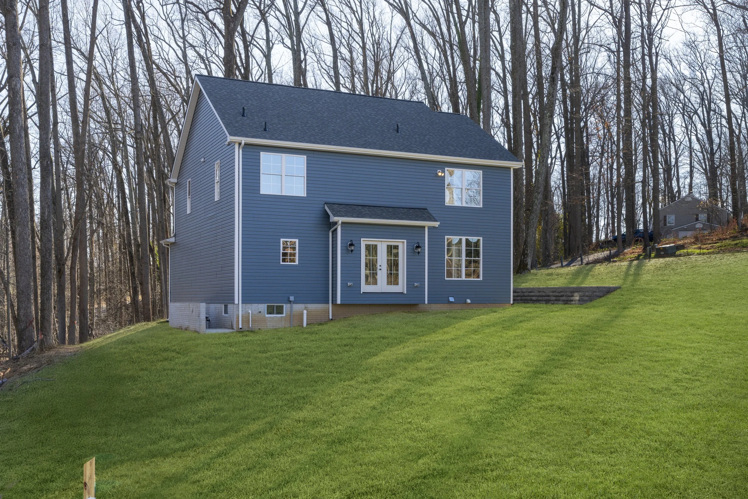 Right Rear w: grass.jpg
