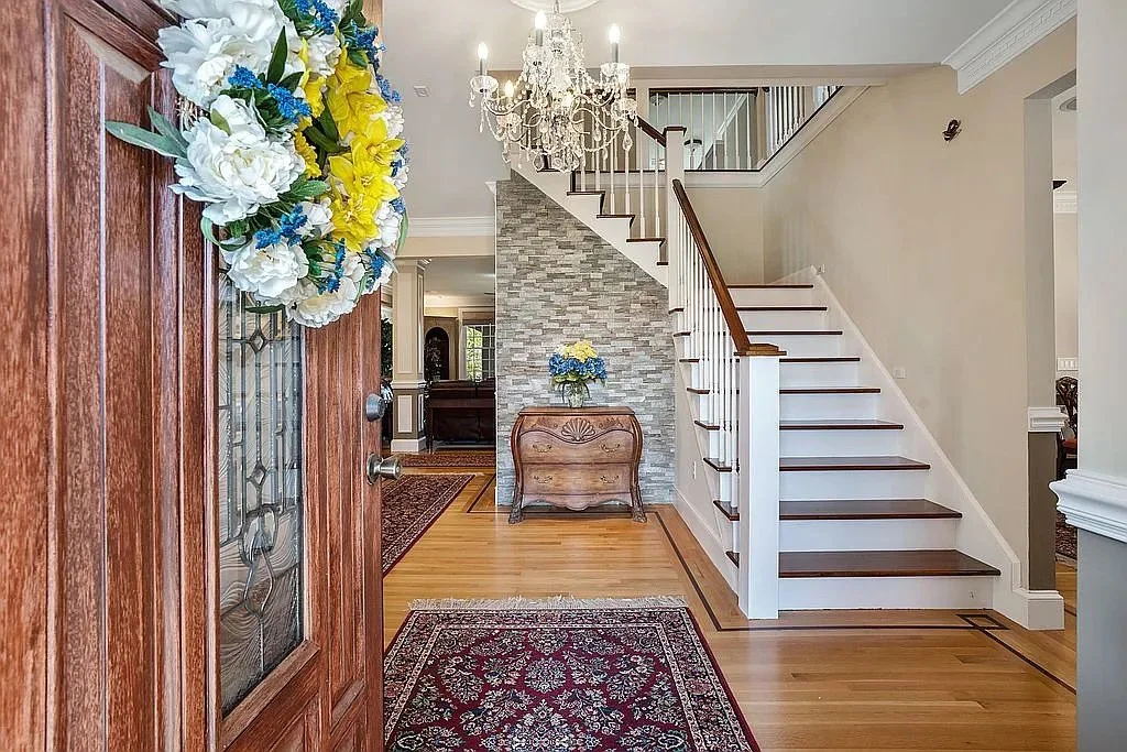 foyer.jpg