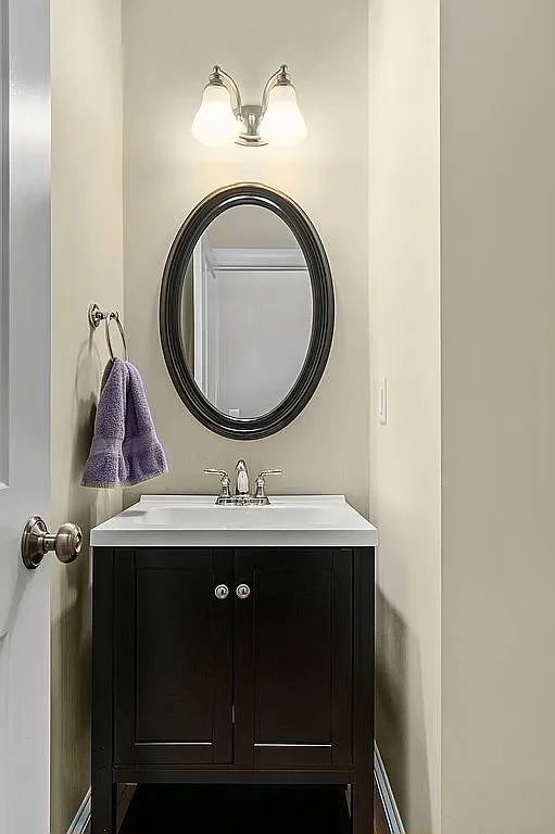 powder room 1.jpg
