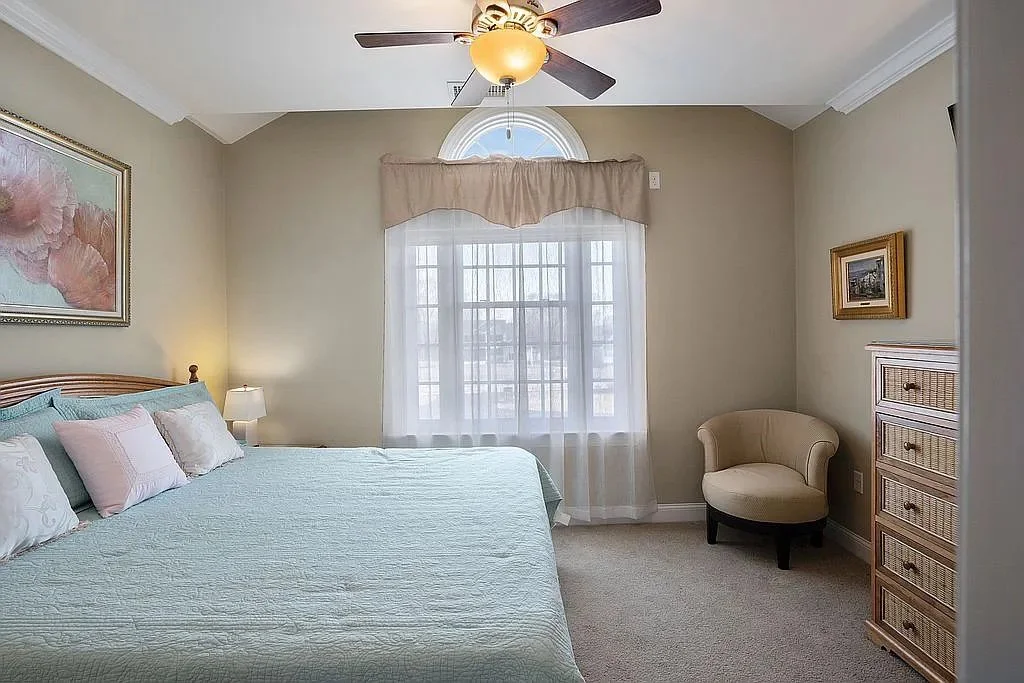 guest room.jpg