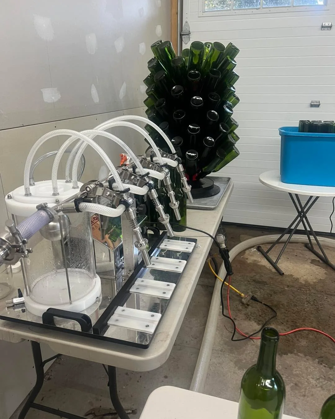 π¨ Bottling Day Warm-Up! π·
We just wrapped up a test run to get everything ready for next Saturday’s big bottling day. Can’t wait to bottle last year’s harvest: Nero d’Avola, Sangiovese, Merlot, Pinot Noir, and Nebbiolo.
β¨ P