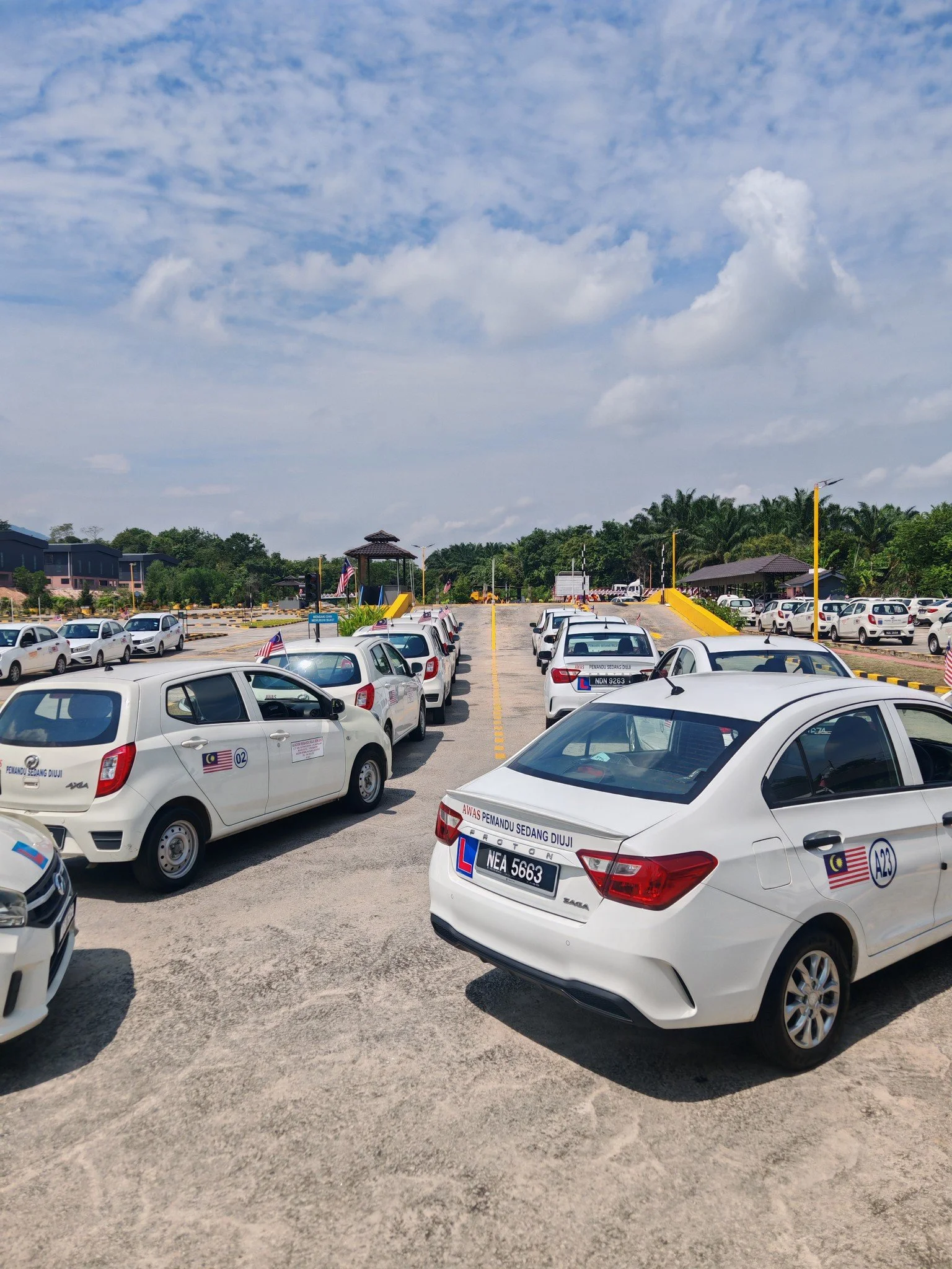 Fleet kereta Akademi Memandu Nilai