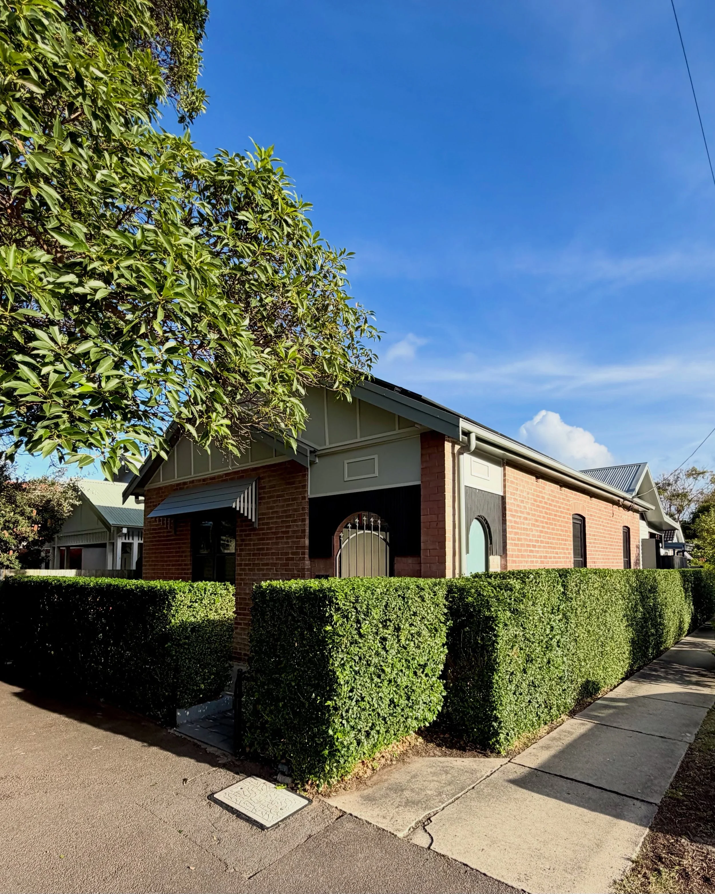 With winter quickly approaching it&rsquo;s nice to be spending my days in the sunshine ☀️ 

1. Pre-sale hedge trim in Cooks Hill
2. Slowly getting these buxus hedges back in to shape in New Lambton Heights
3. Still plenty of lawn growth in New Lambto
