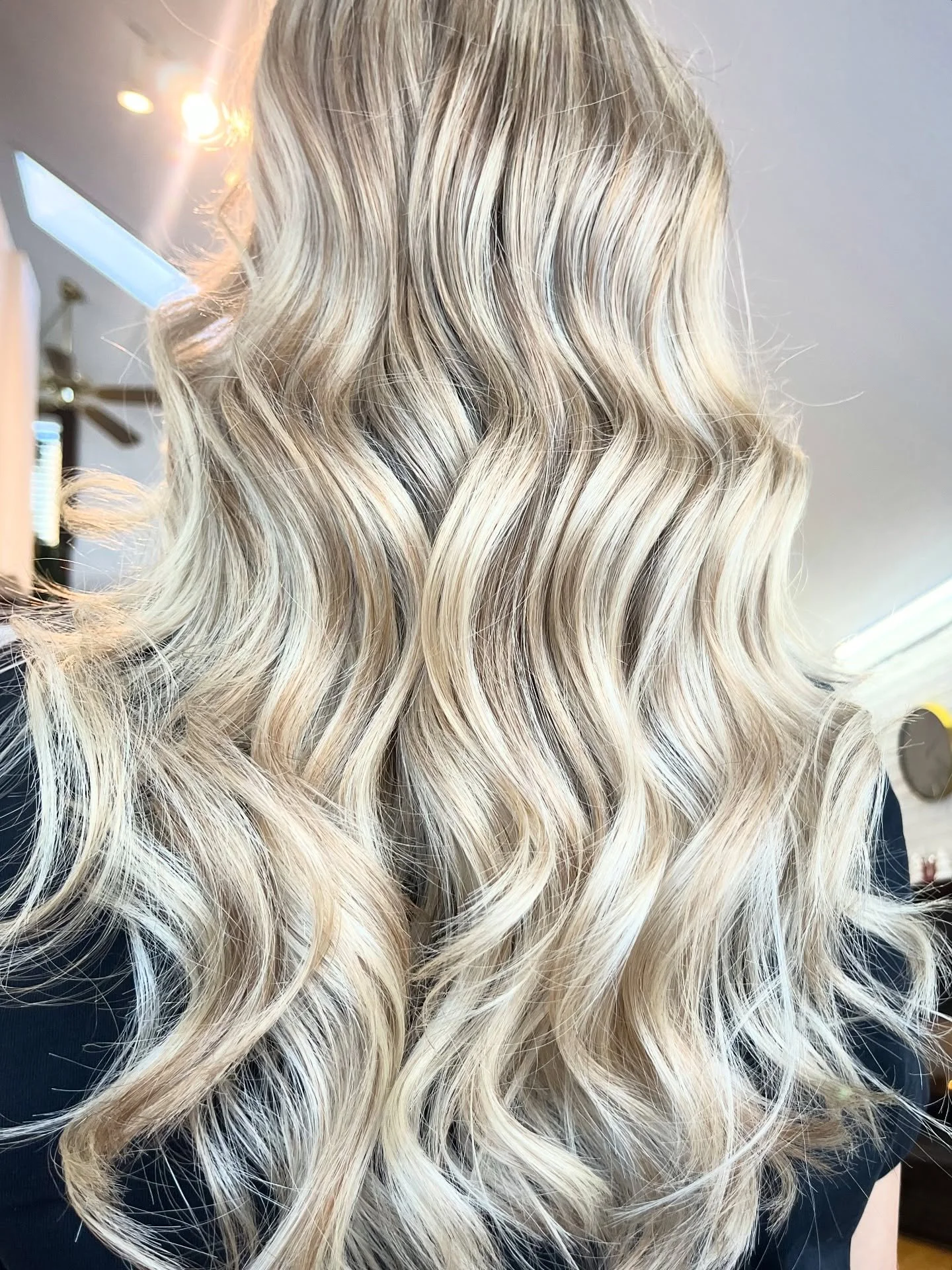 We love a winter blonde ❄️ 🤍

#BlondeSpecialist #BalayageCanada #CanadaHairArtist #HairTransformation #ModernBlonde #DimensionalColour