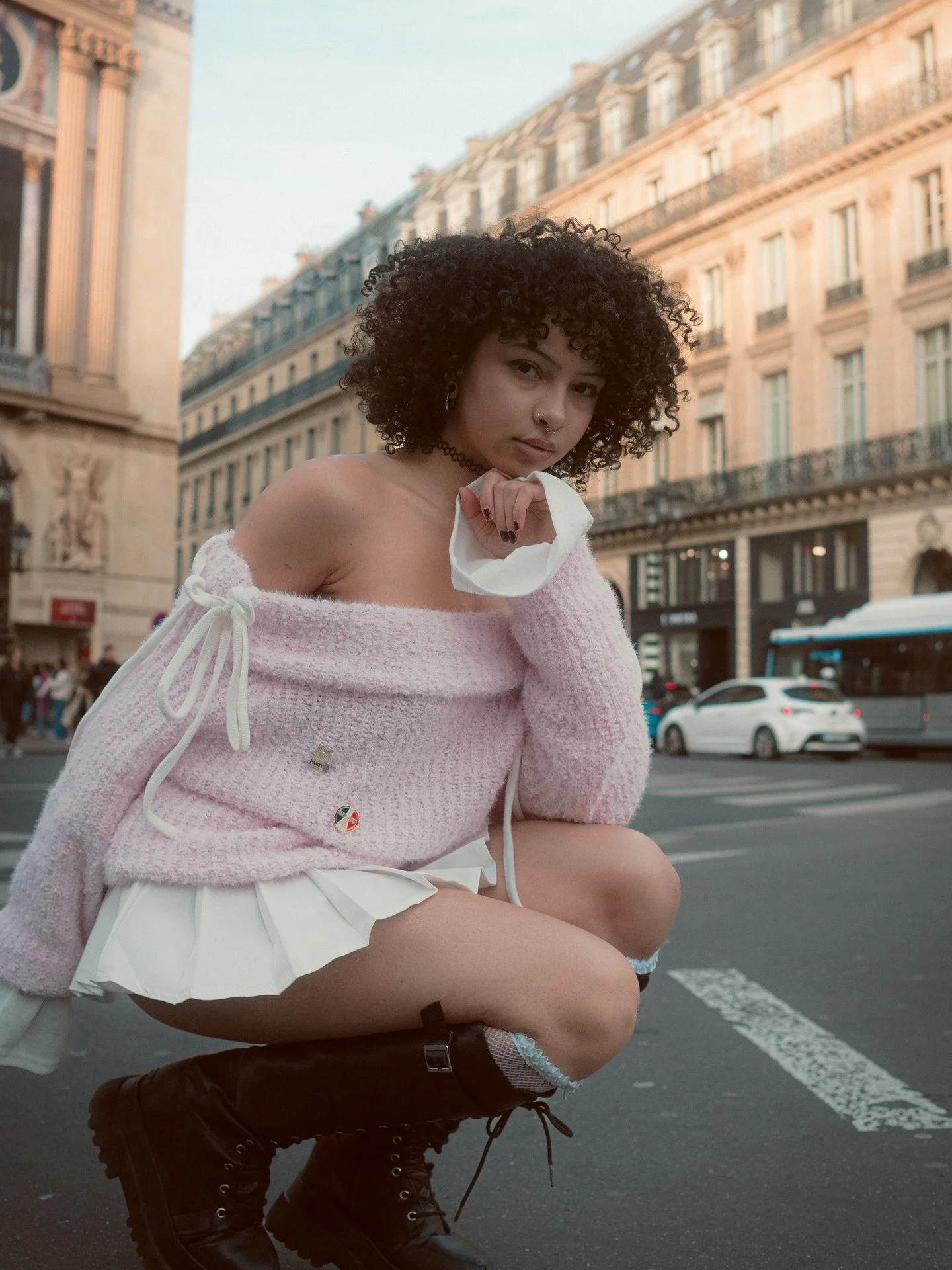 JELLi GiRLS GONE GLOBAL! from our iSSUE 02 photoshoot One Look, Many Homes ☆ (3/5)
🇫🇷 ✶ PARIS: LLONA
Meet Llona @tara_.ngb ! One of our Paris JELLi girls 📷🌸 Based in the city of light, Llona says living in Paris helps her express herself more,