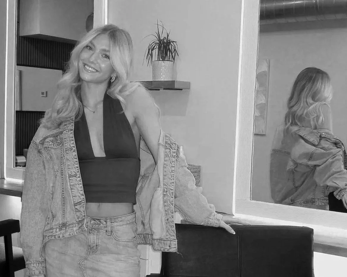 Grace Estle Scottsdale Blonde Hairstylist