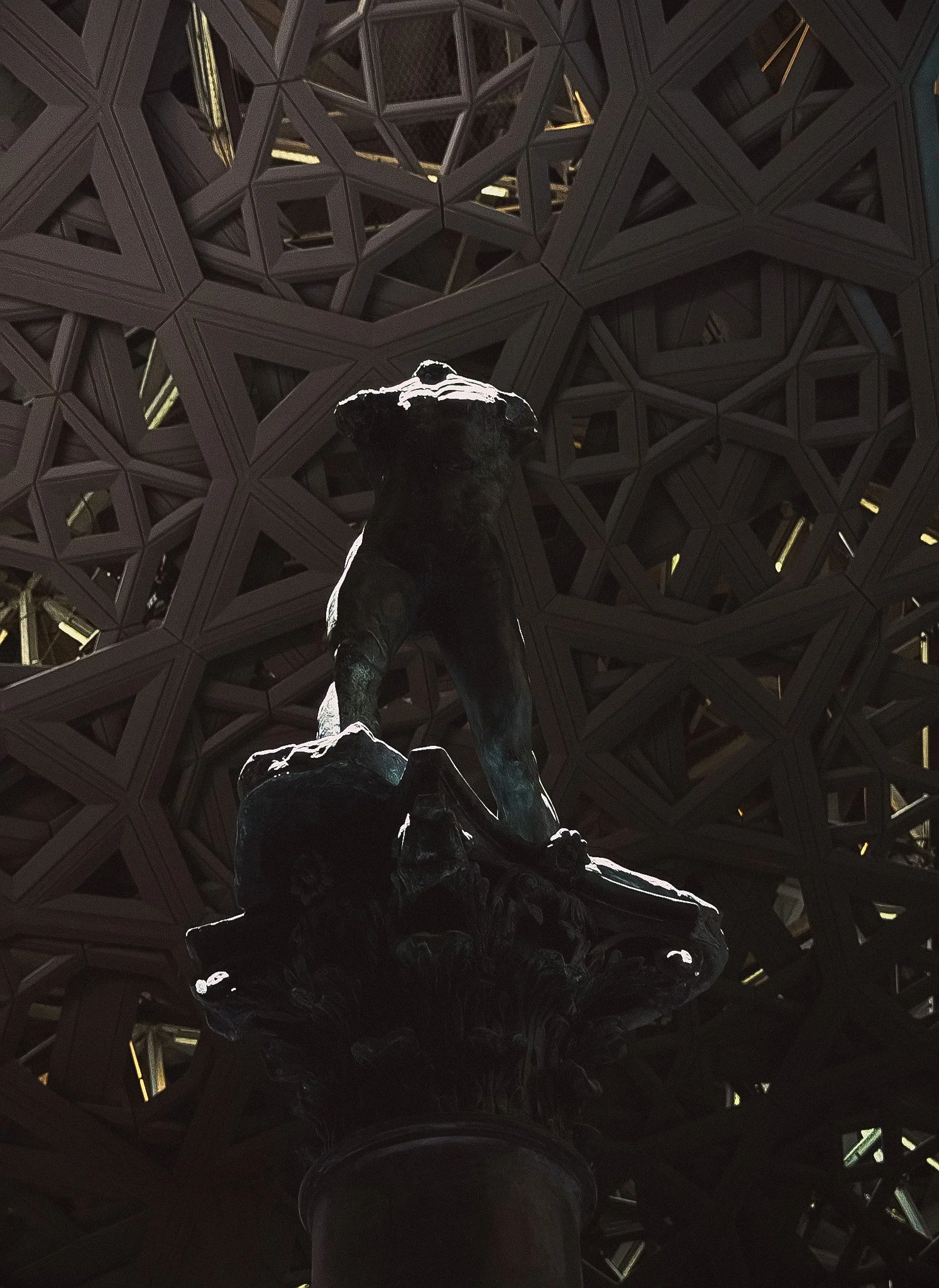 louvre-abu-dhabi-unknown-soldier-statue-dramatic-lighting.jpg