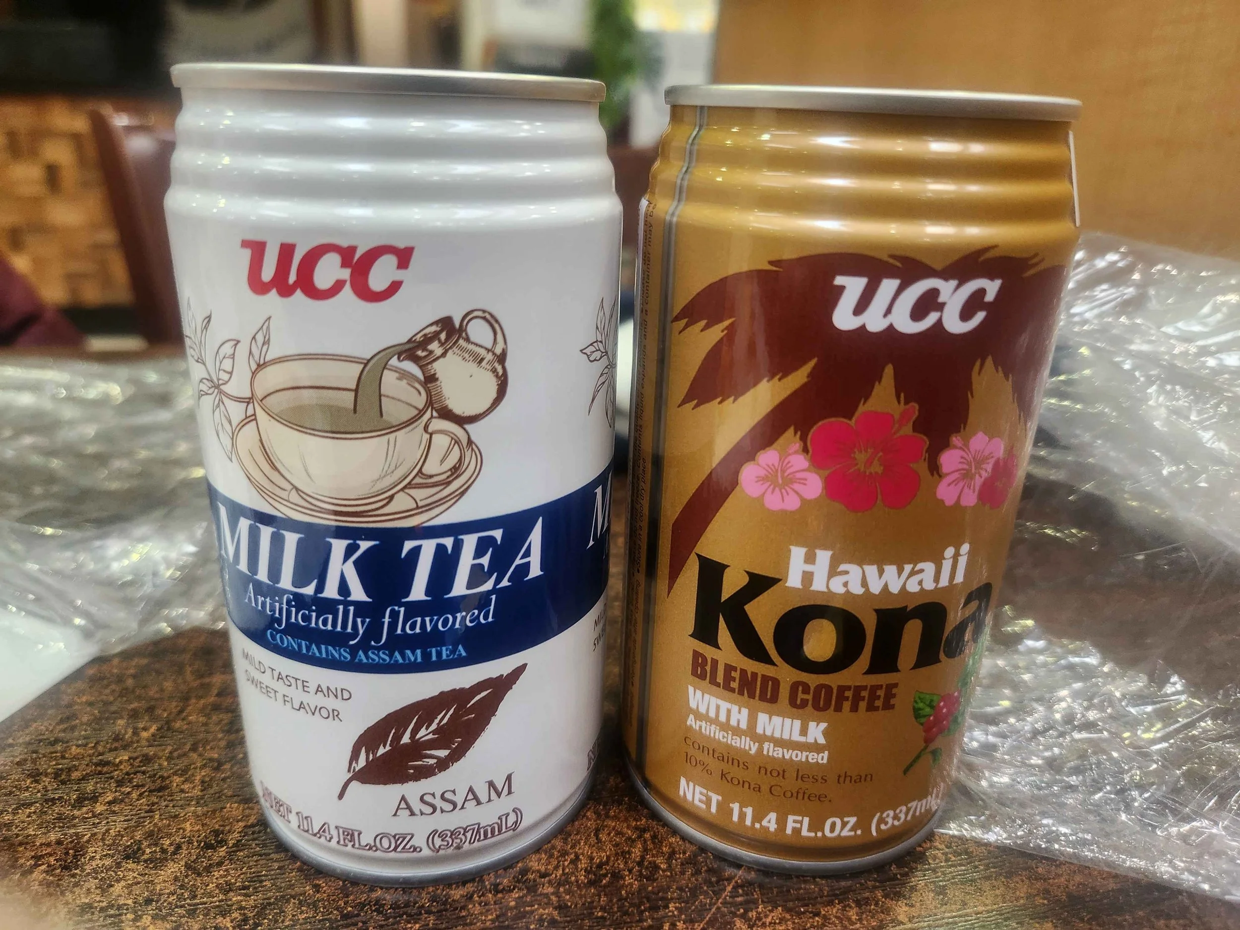 OTTER TRYING JAPANESE MILK TEA AND CAN COFFEE