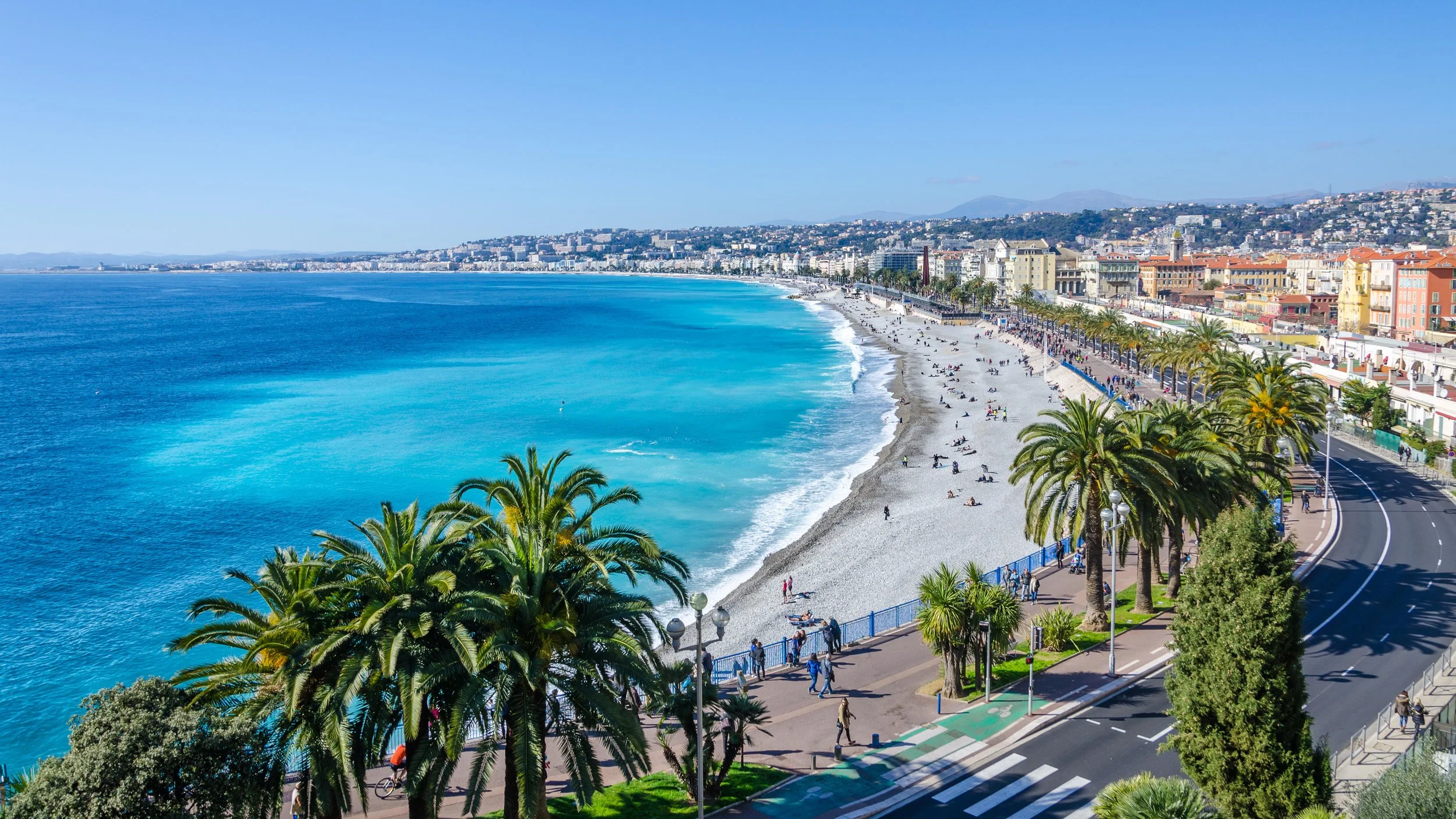 Ce que les voyageurs recherchent vraiment en réservant sur la Côte d’Azur