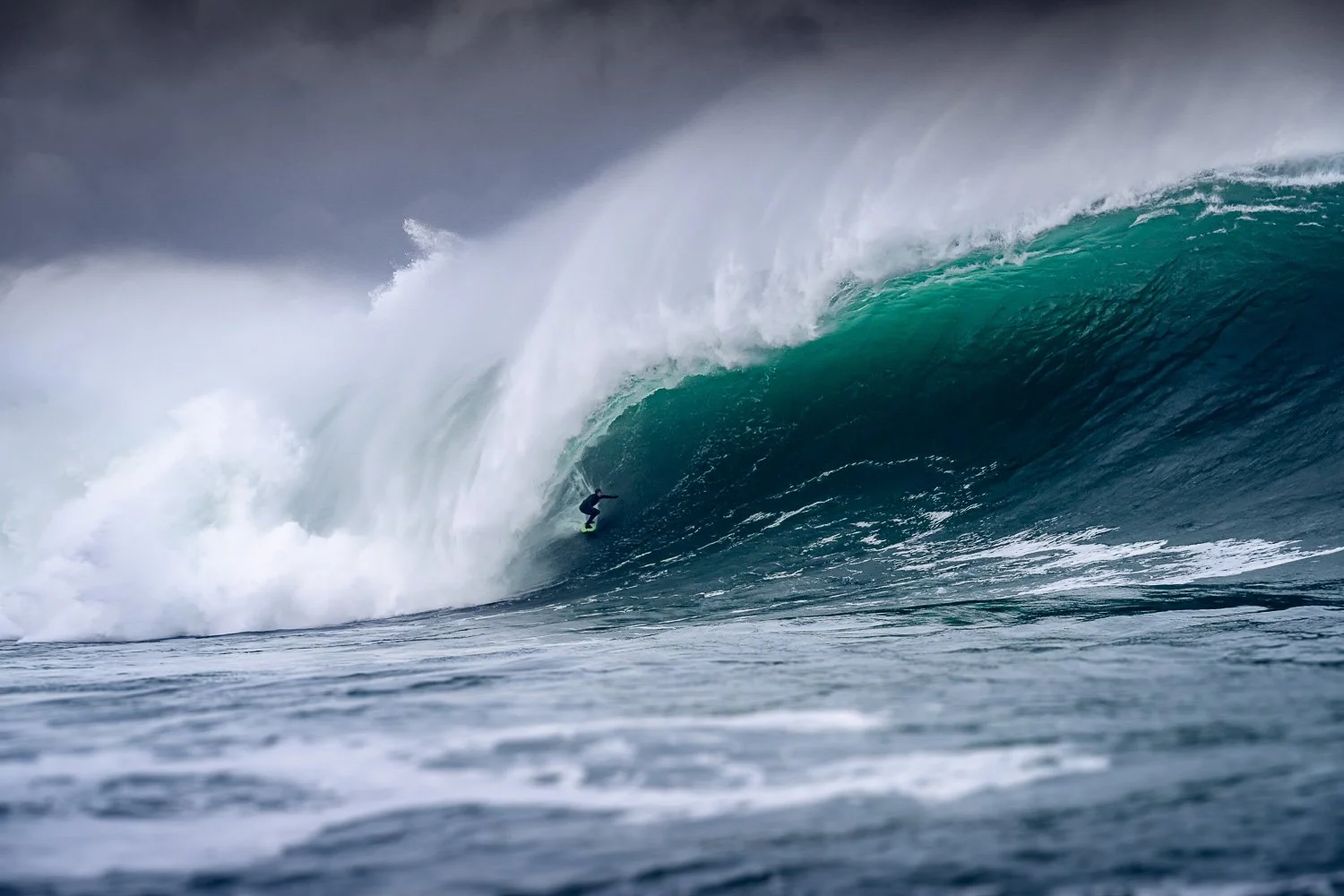 heavy-cold-water-slab-barrel-gearoid-mcdaid-surfing.jpg