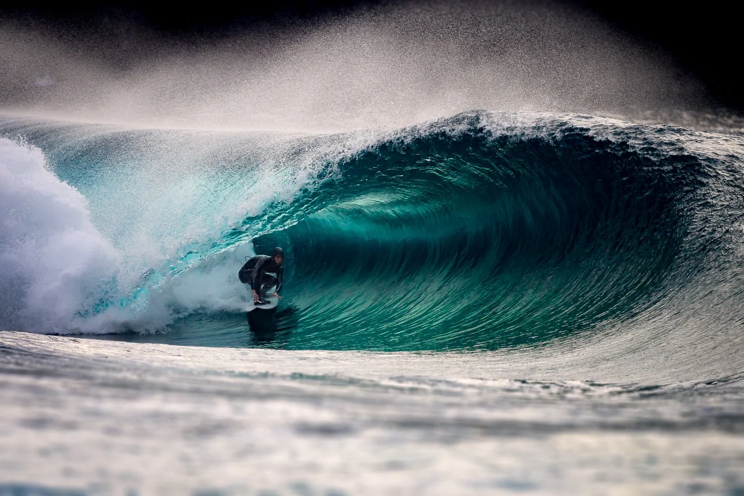 perfect-turquoise-barrel-slab-rileys-ireland-surf-photography.jpg