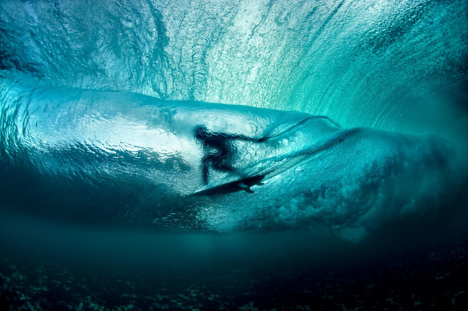 underwater-barrel-surf-photography-surfer-silhouette-fergal-smith-rileys.jpg