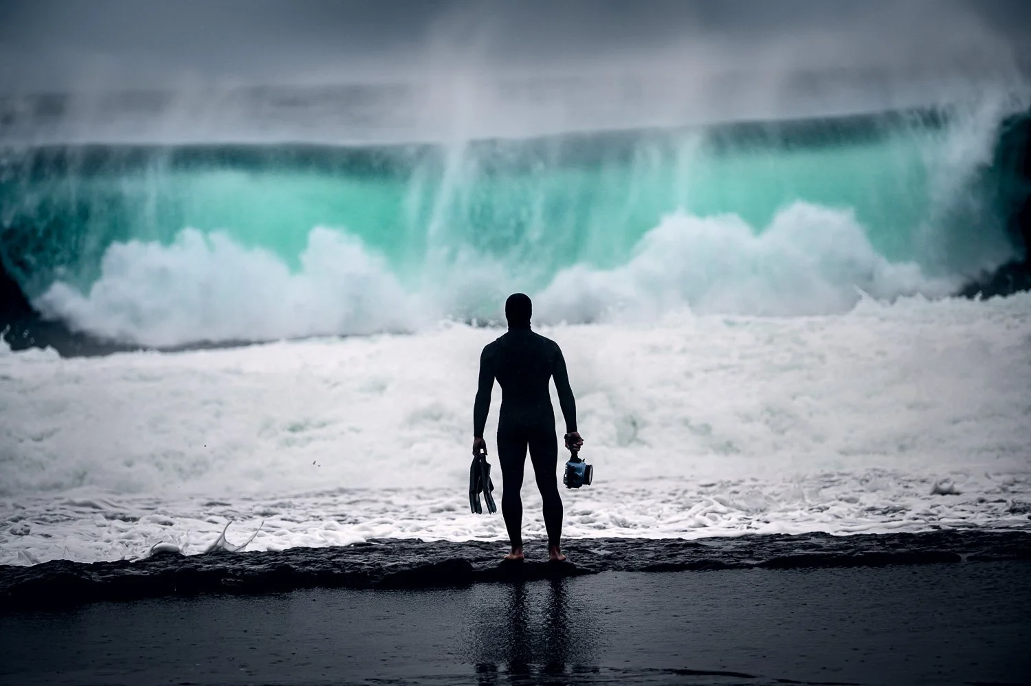 rileys-dramatic-slab-wave-photography.jpg