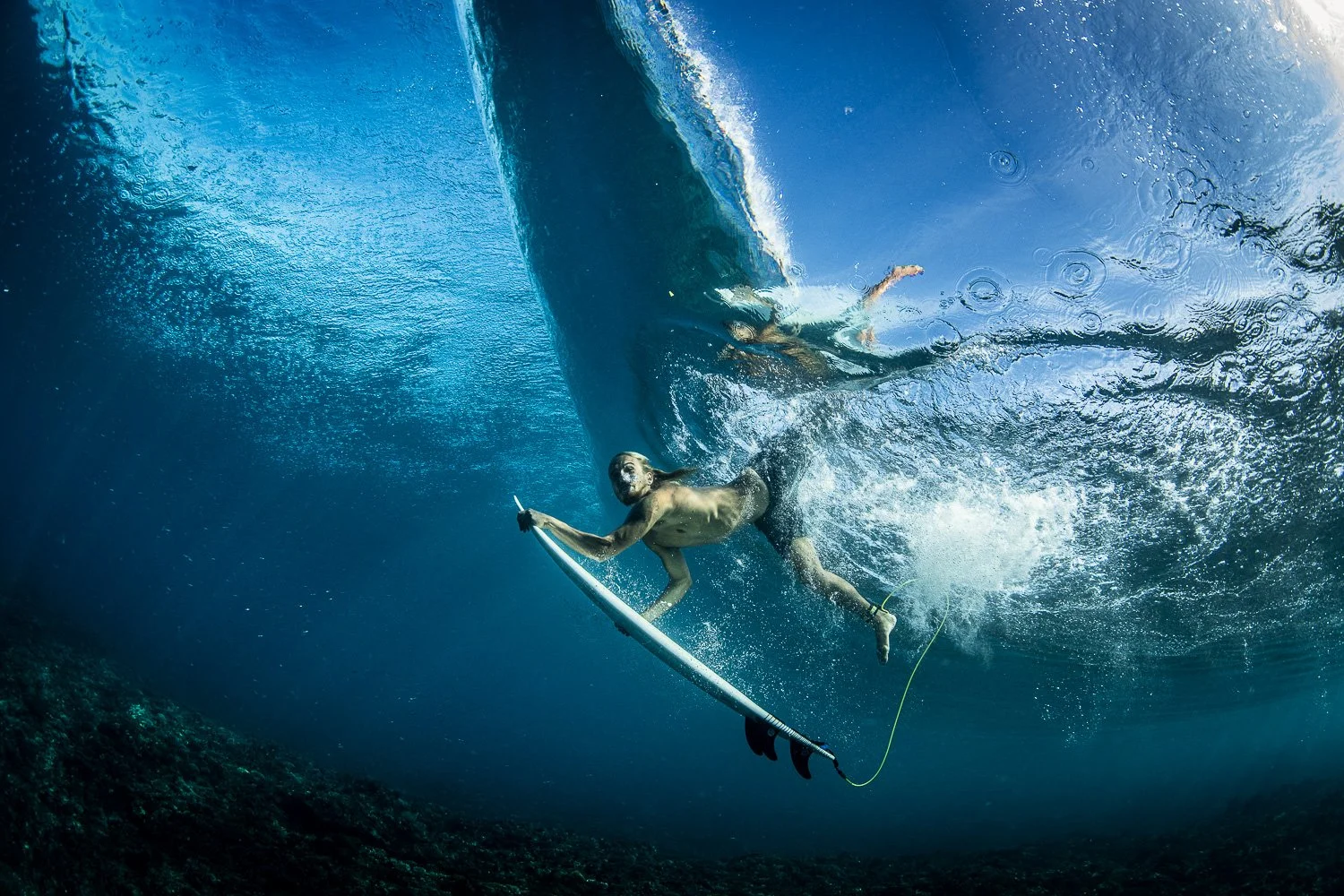 underwater-surf-photography-wave-duck-dive-action.jpg