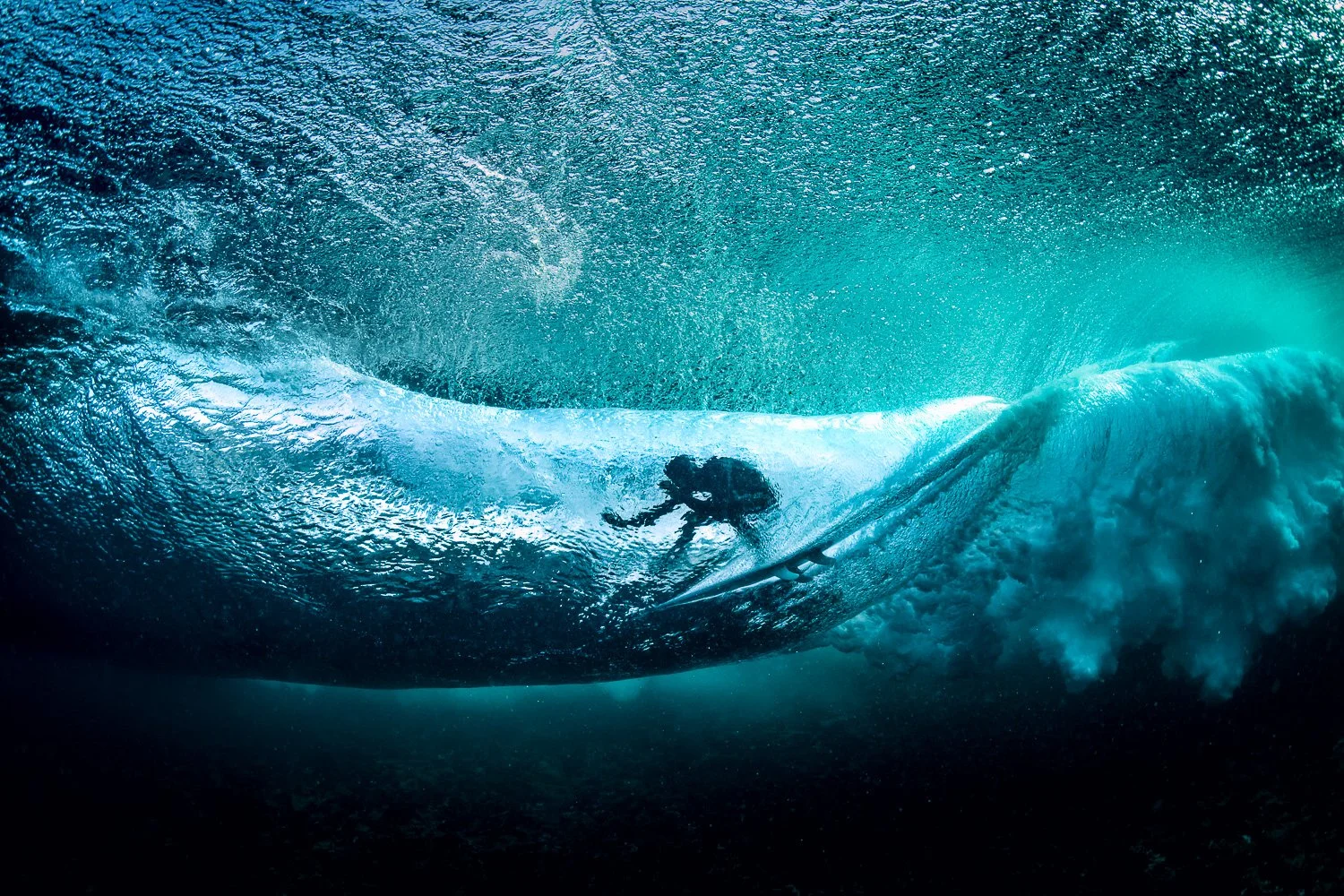 underwater-surfing-wave-rileys.jpg