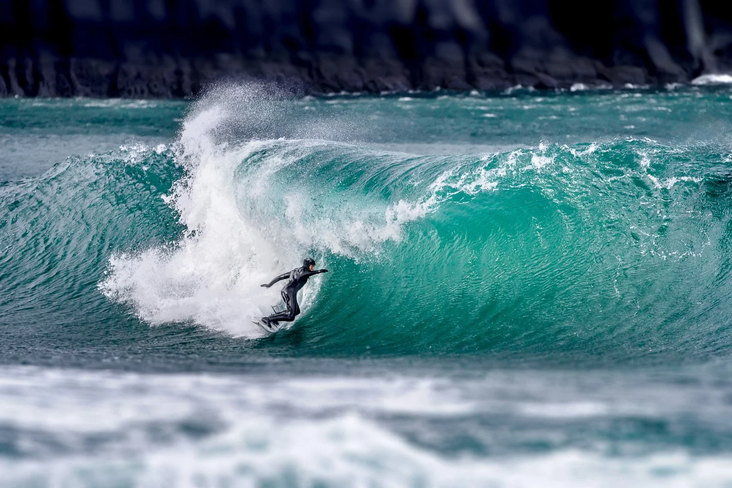 surfer-josh-karbus-carving-turquoise-wave-rileys-action-photography.jpg