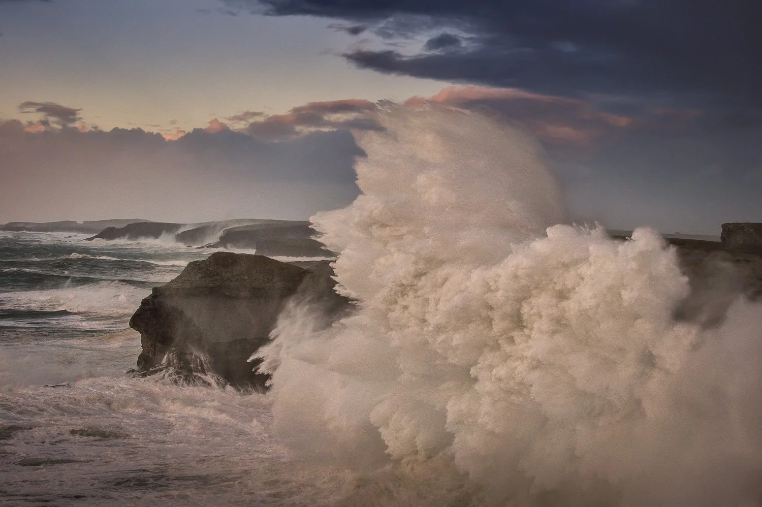 kilkee-cliffs-masive-wave-crash-storm-ireland.jpg