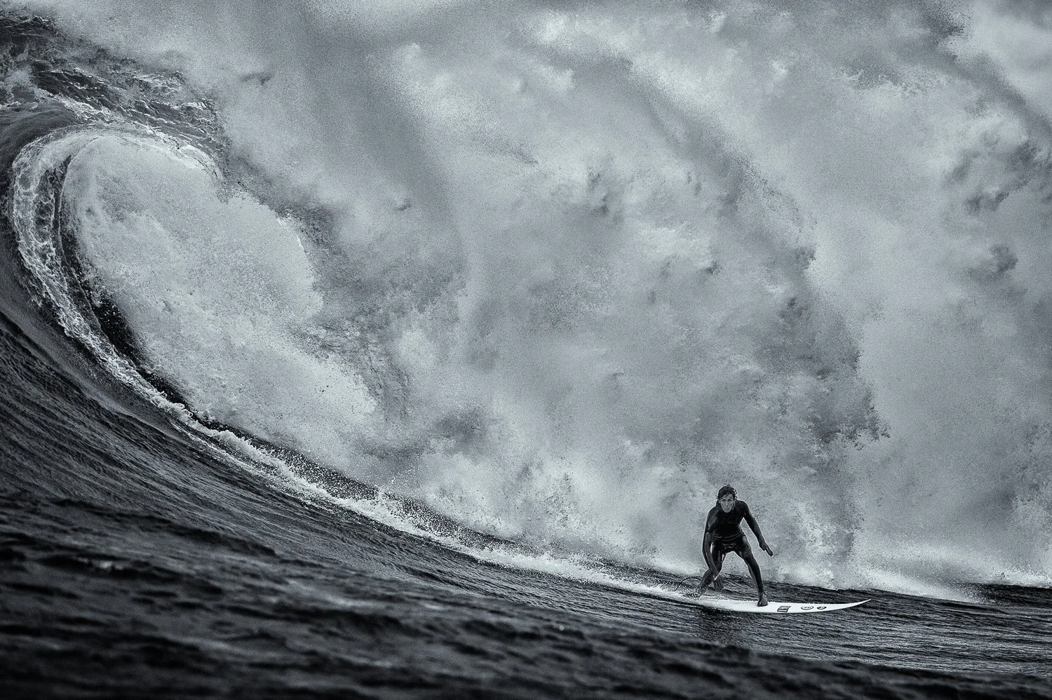 rusty-long-black-and-white-big-wave-surf-aileens-photography.jpg