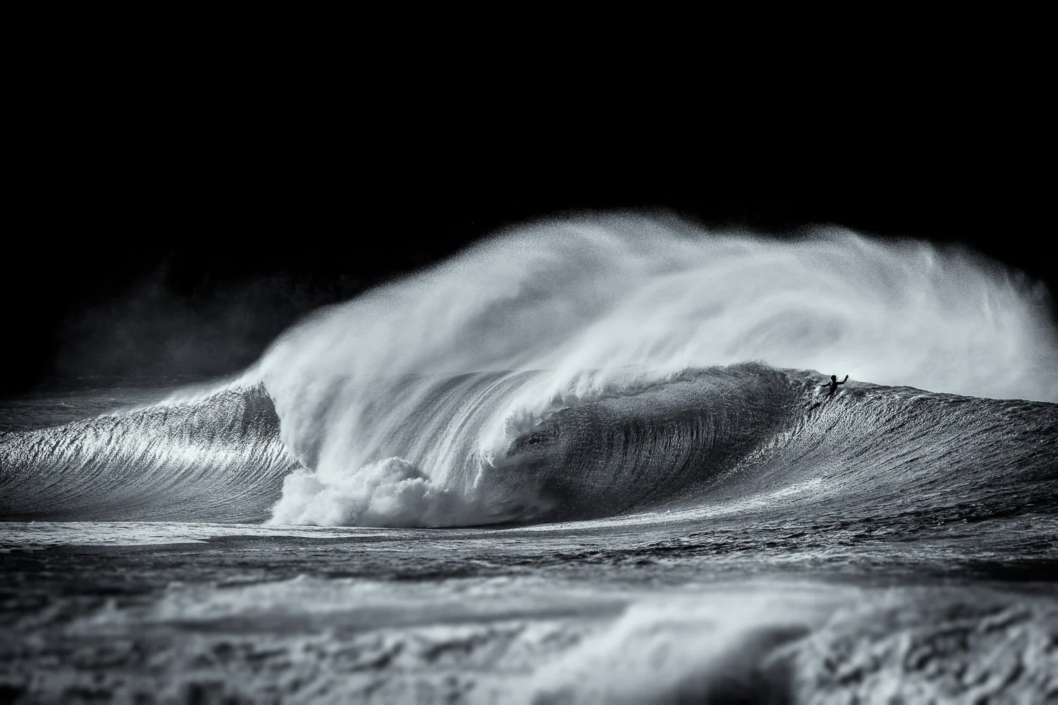 giant-ocean-wave-black-and-white.jpg