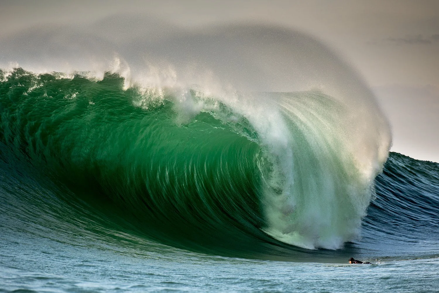 emerald-green-barrel-wave-closeup-aileens.jpg