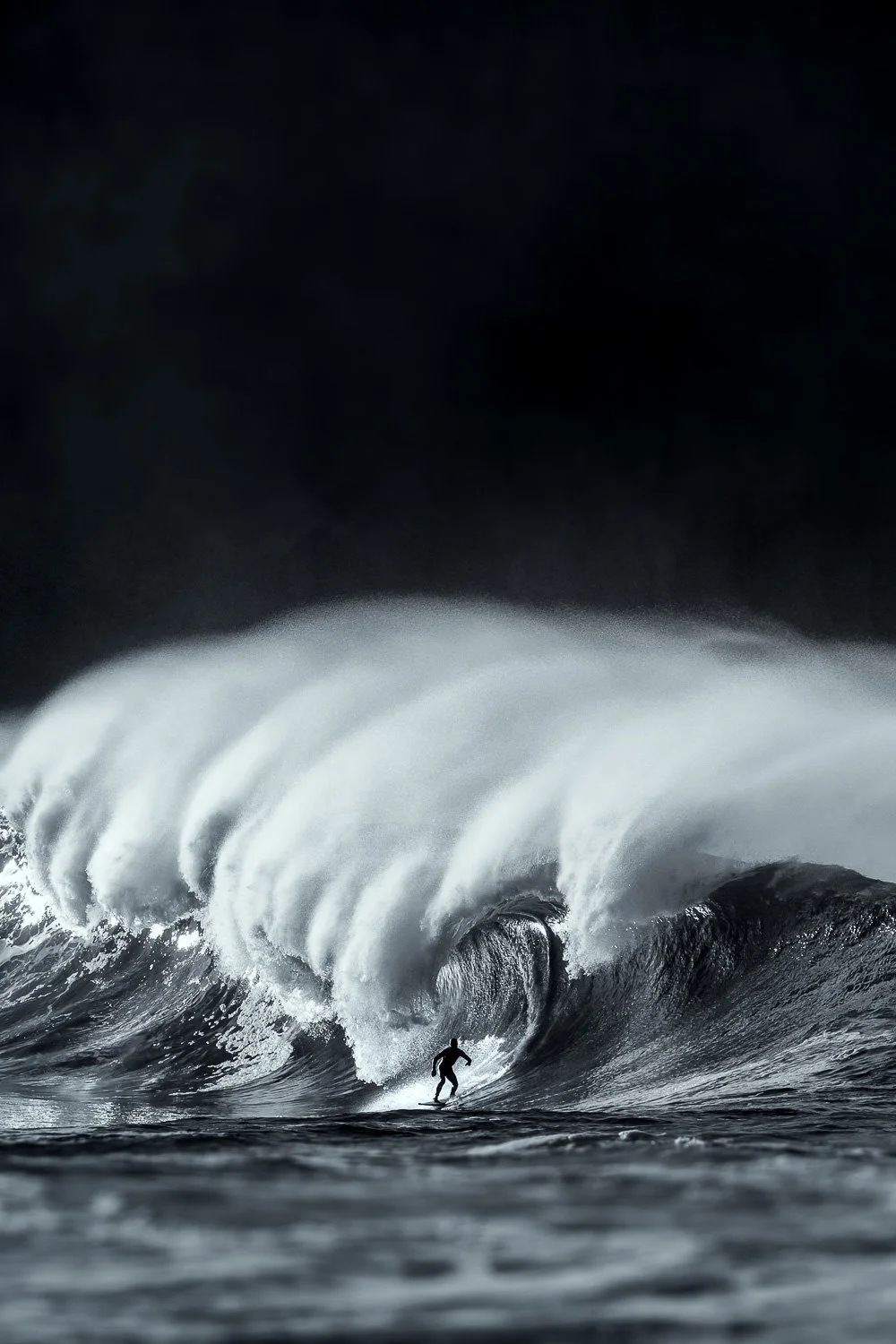 giant-wave-surfing-storm-conditions.jpg