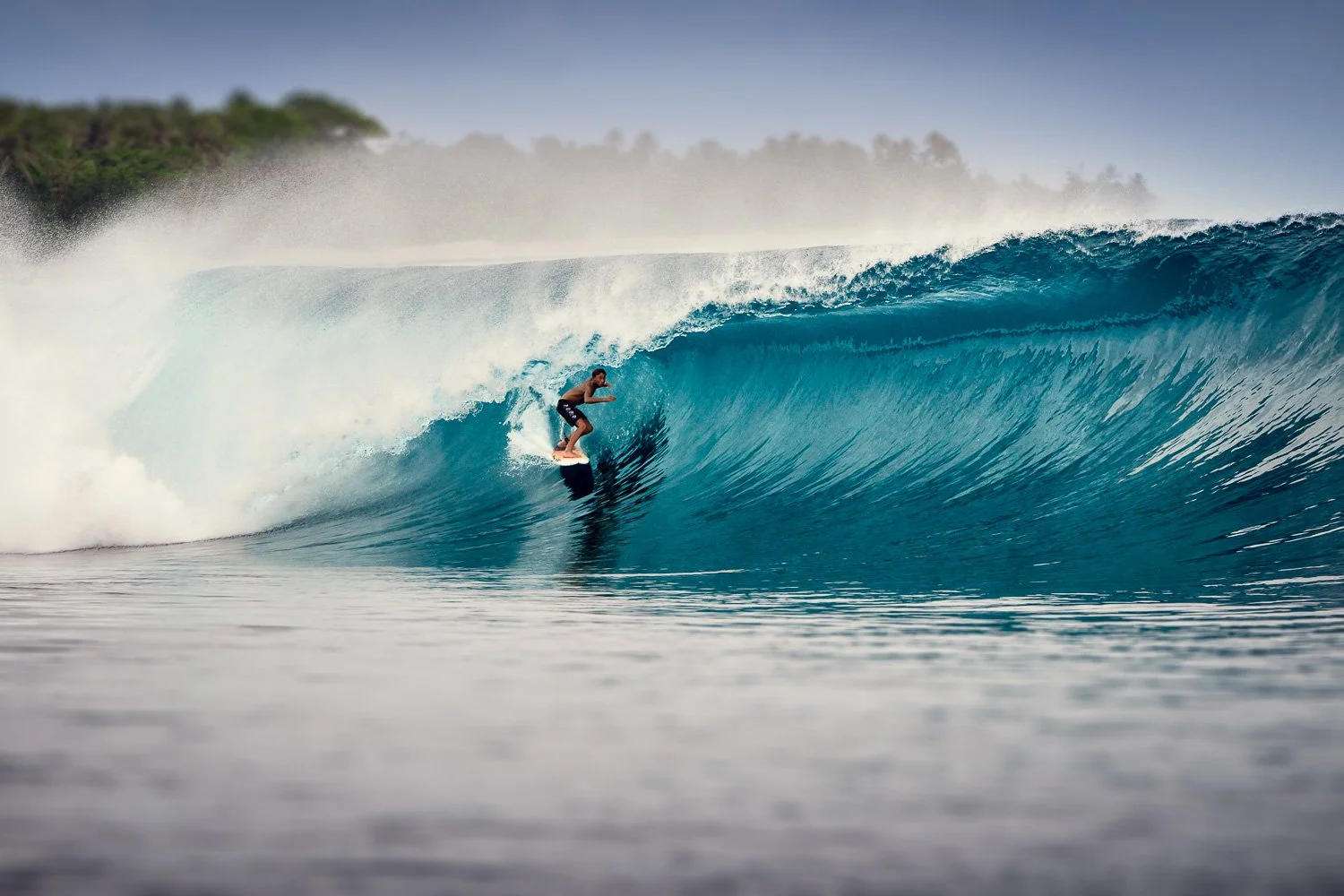 perfect-blue-wave-barrel-green-bush-joshua-karbus-surf-photography.jpg