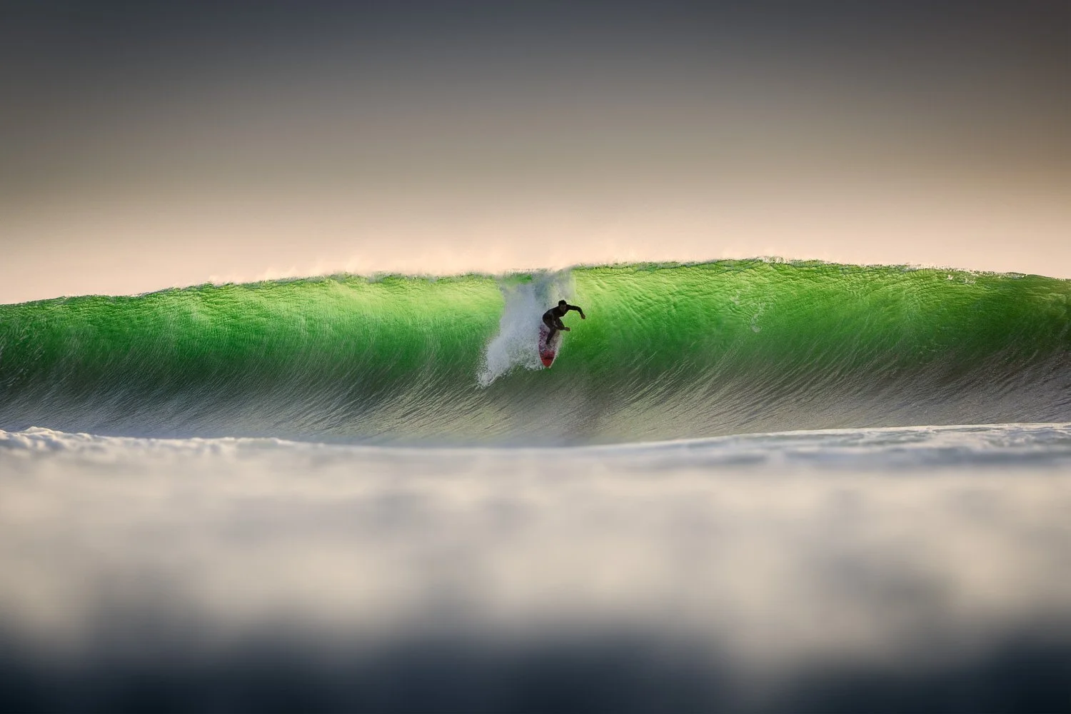 clean-green-wave-surf-drop-in-peniche-portugal.jpg