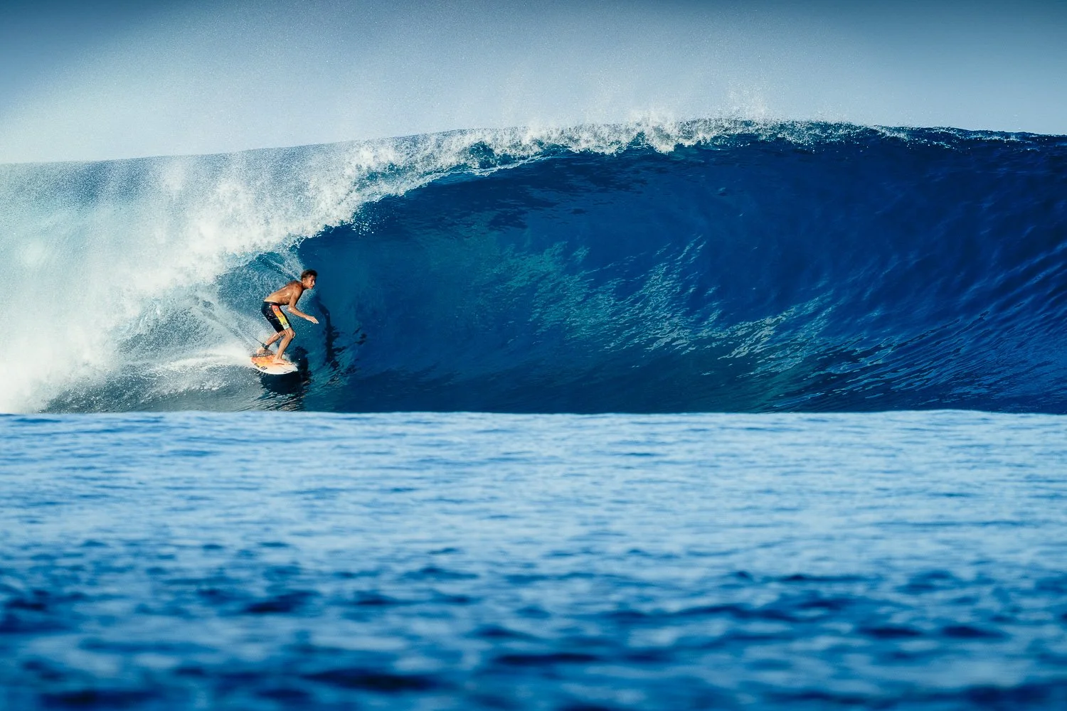 perfect-blue-barrel-surf-photography.jpg